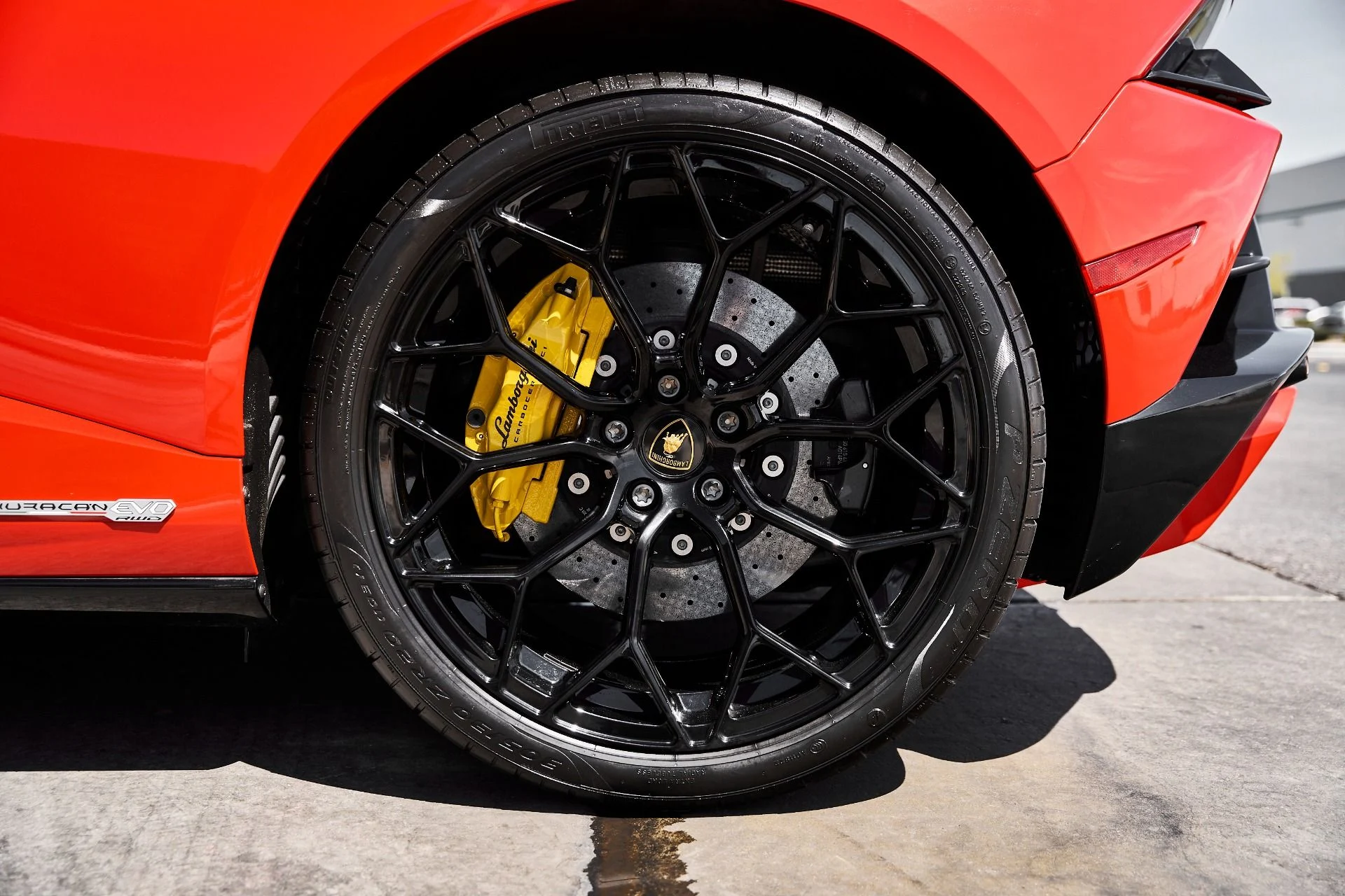 mph021_1903395100_Used_2023_Lamborghini_Huracan_EVO_Base_1776733396_f83449d636