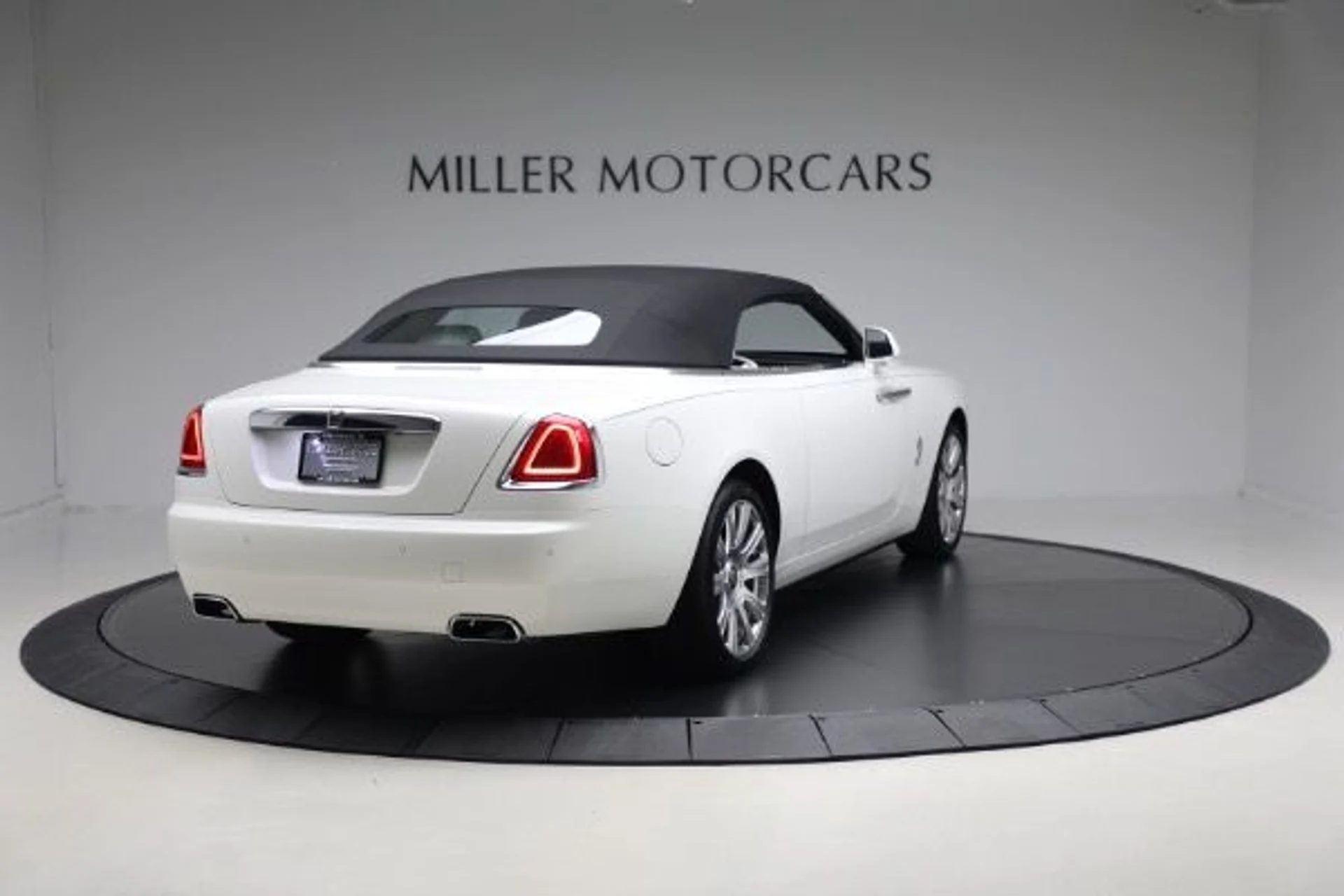 mph021_191657427_Used_2018_Rolls_Royce_Dawn_0fe486eb3f