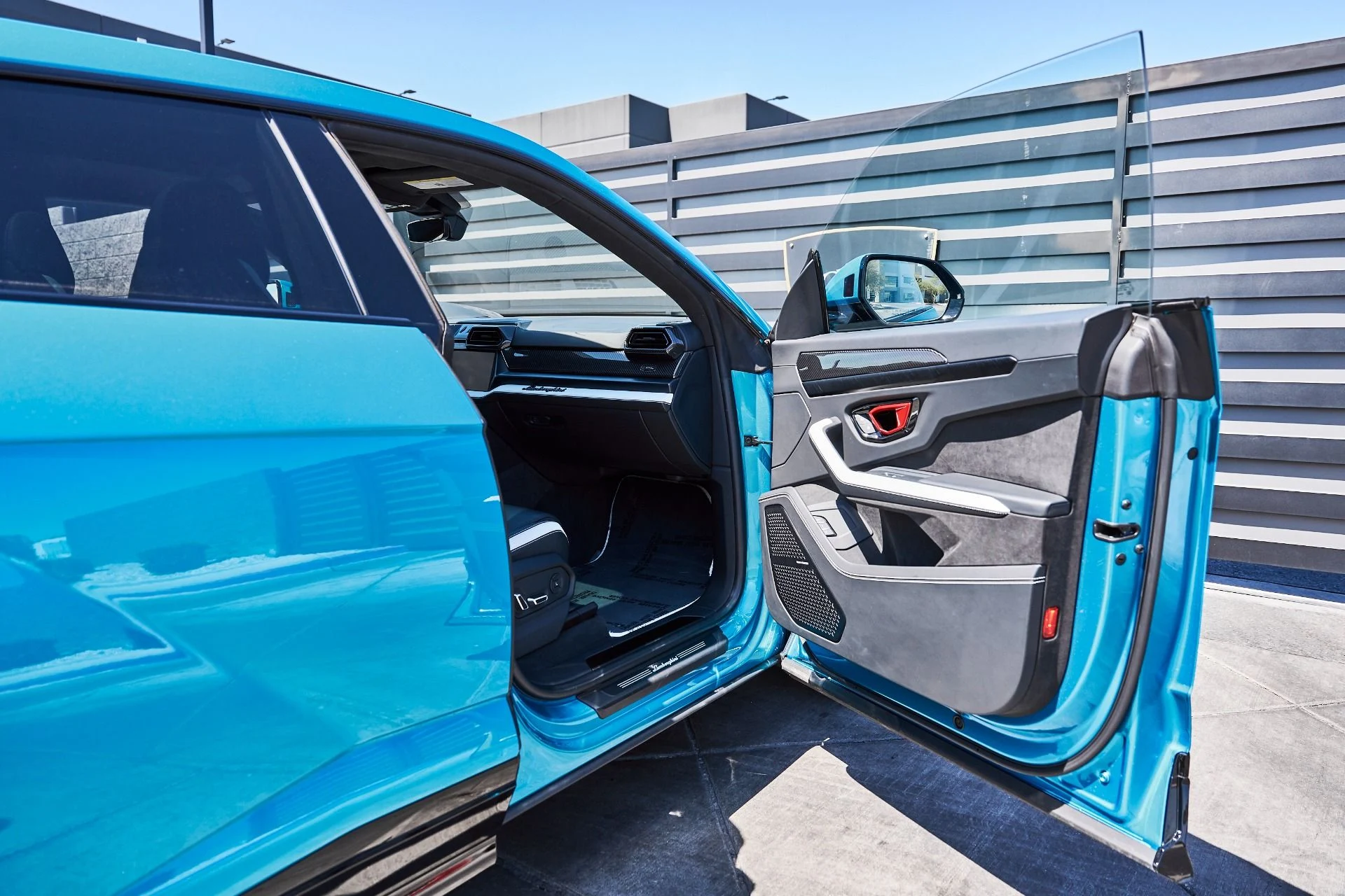 mph021_1932500196_Used_2025_Lamborghini_Urus_SE_1781314199_eaa14317d0