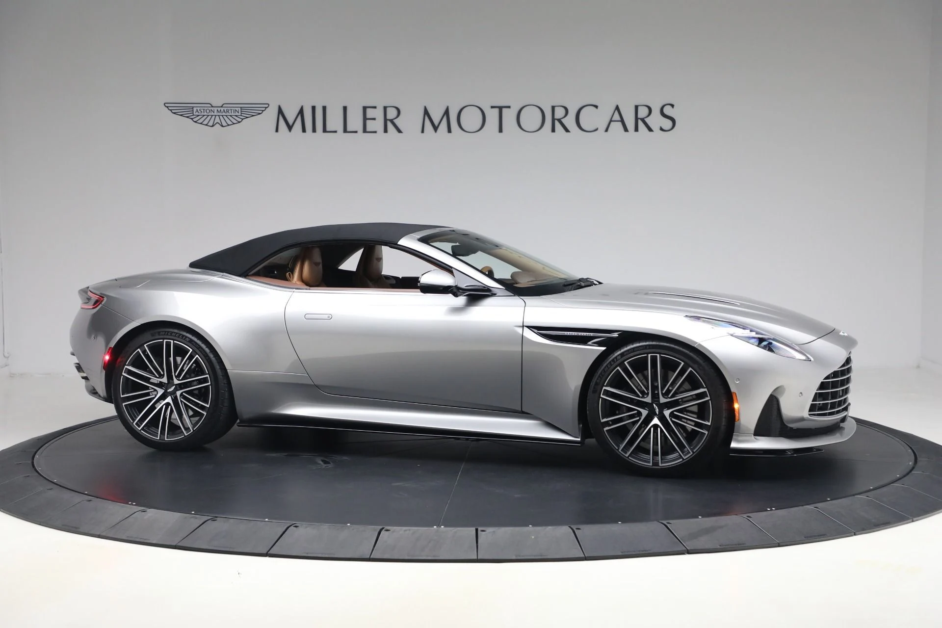 mph021_1933672736_Used_2024_Aston_Martin_DB_12_Volante_1792860584_203e291d44