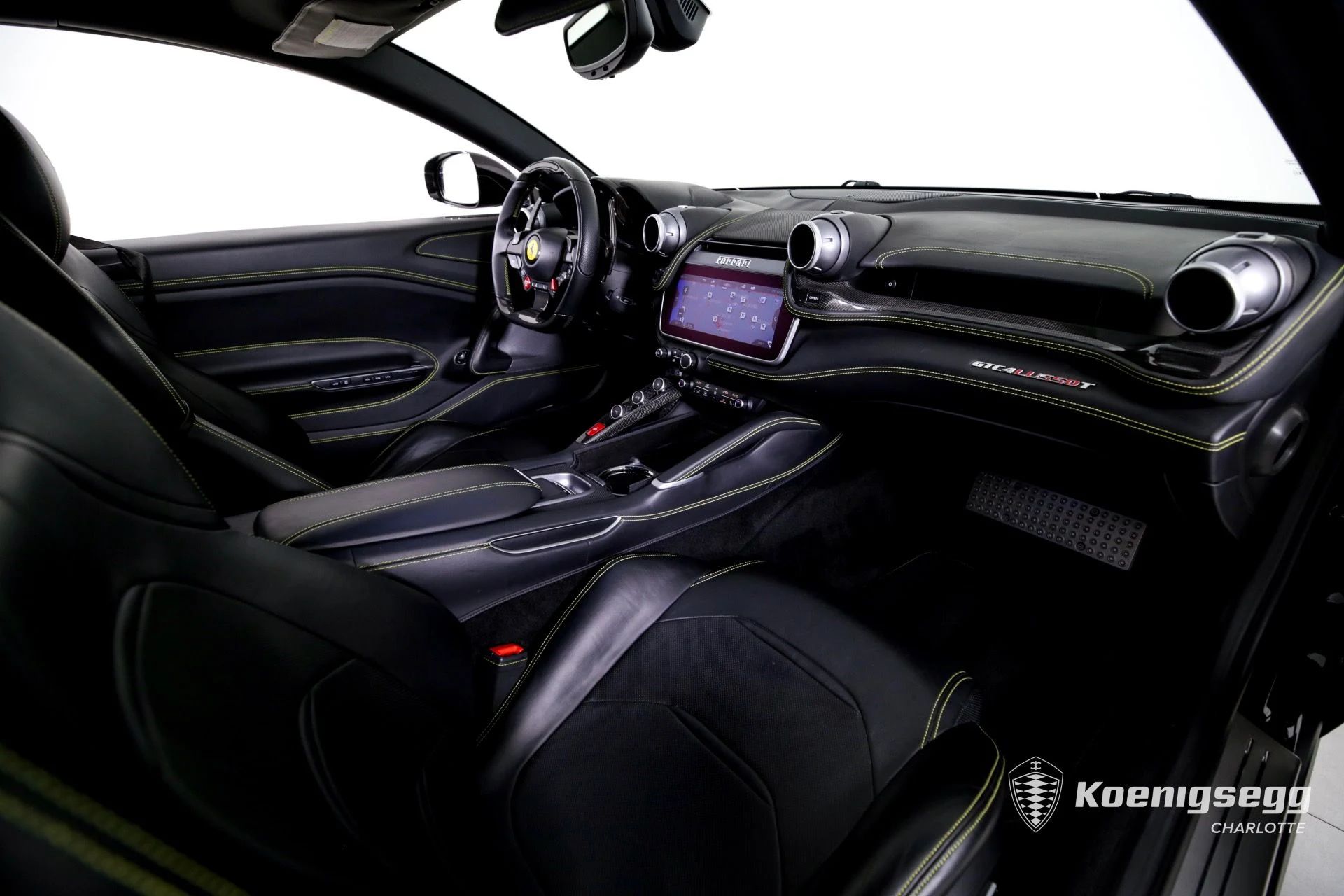 mph021_1941870622_Used_2018_Ferrari_GTC_4_Lusso_T_1761056109_9a0bdbef1c