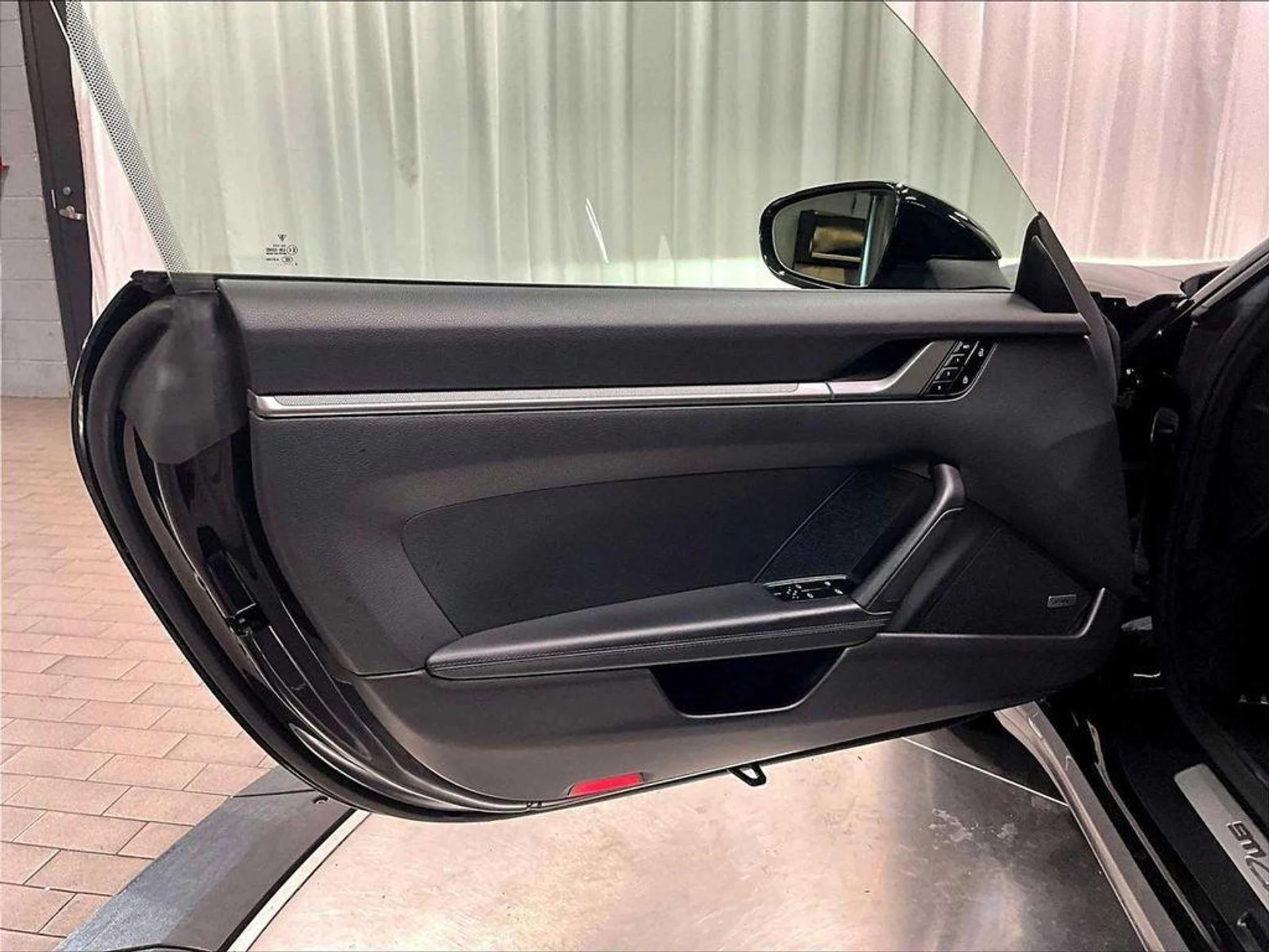 mph021_1962787951_F_Onyl_Qn_ew_Igd20_Ra_Hp_s9_XBL_Lo_995cd7930c