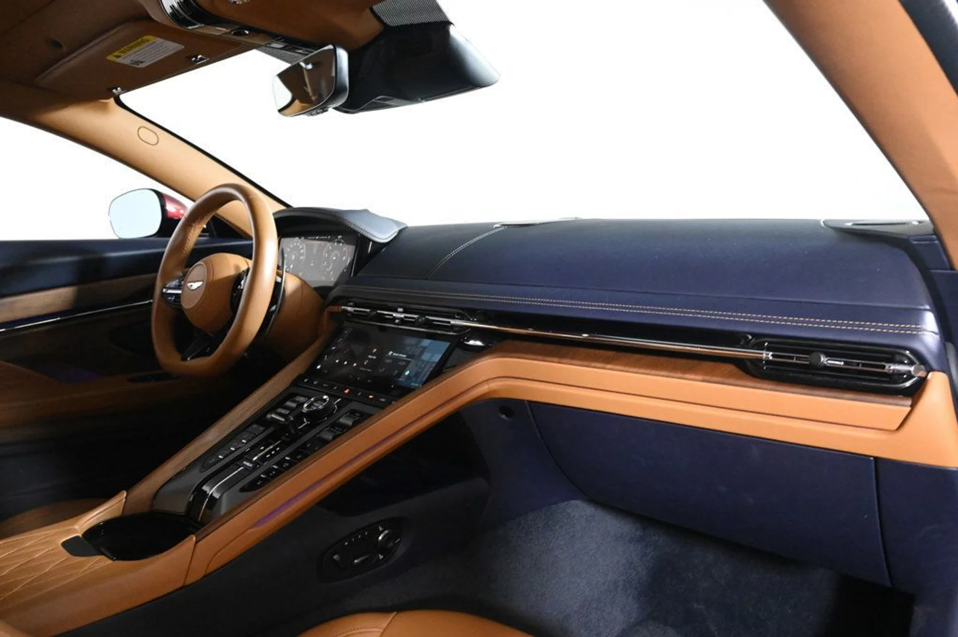 mph021_1987610356_used_2024_aston_martin_db12_coupe_11350_23000409_21_1024_27c2b2ab29