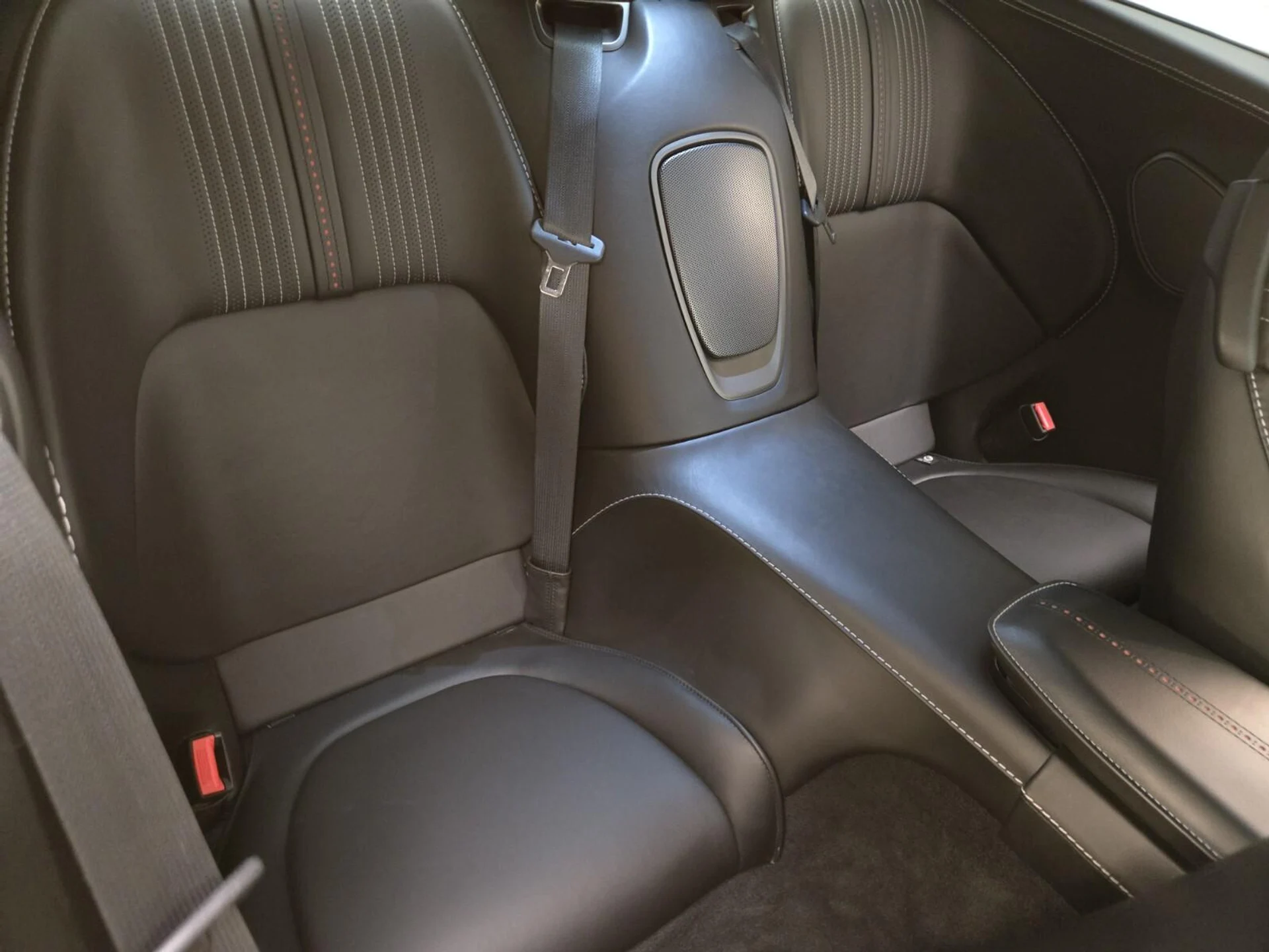 mph021_1989362131_Used_2020_Aston_Martin_DB_11_1727783494_817ced89c6