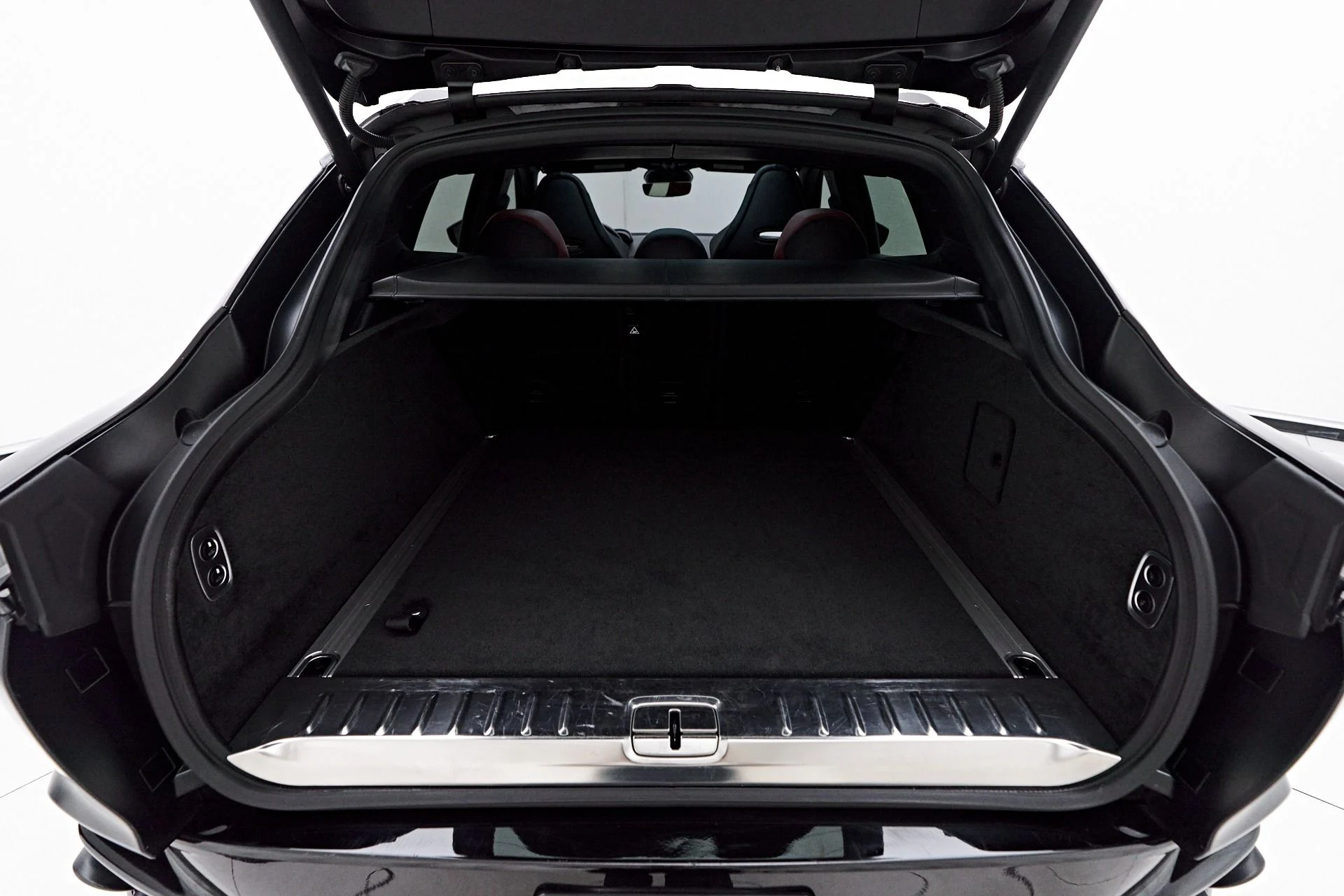 mph021_2001674927_Used_2023_Aston_Martin_DBX_707_1754786768_e05569c38b