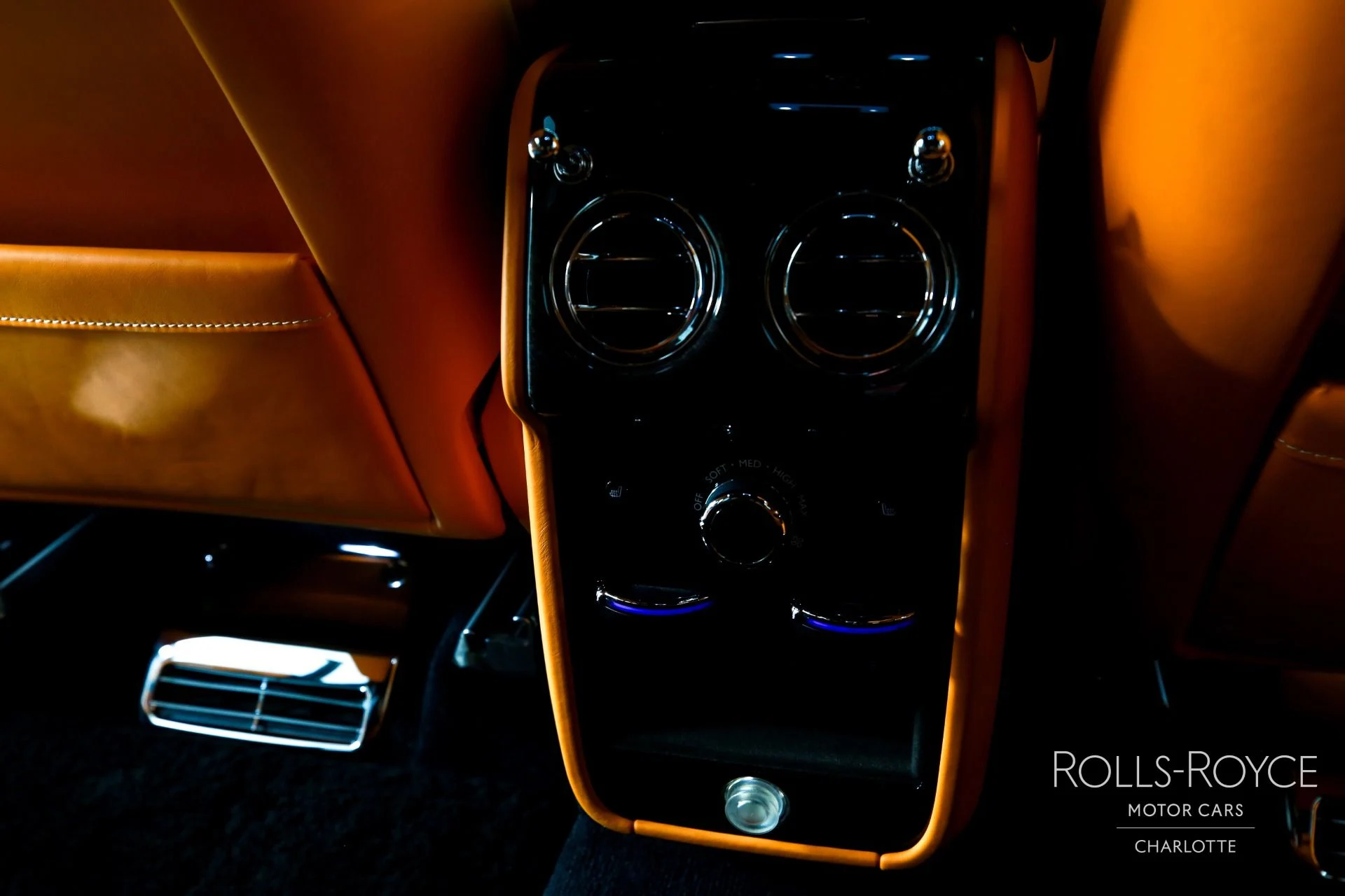 mph021_2015671678_Used_2022_Rolls_Royce_Black_Badge_Cullinan_1764197182_1905e0d5b1