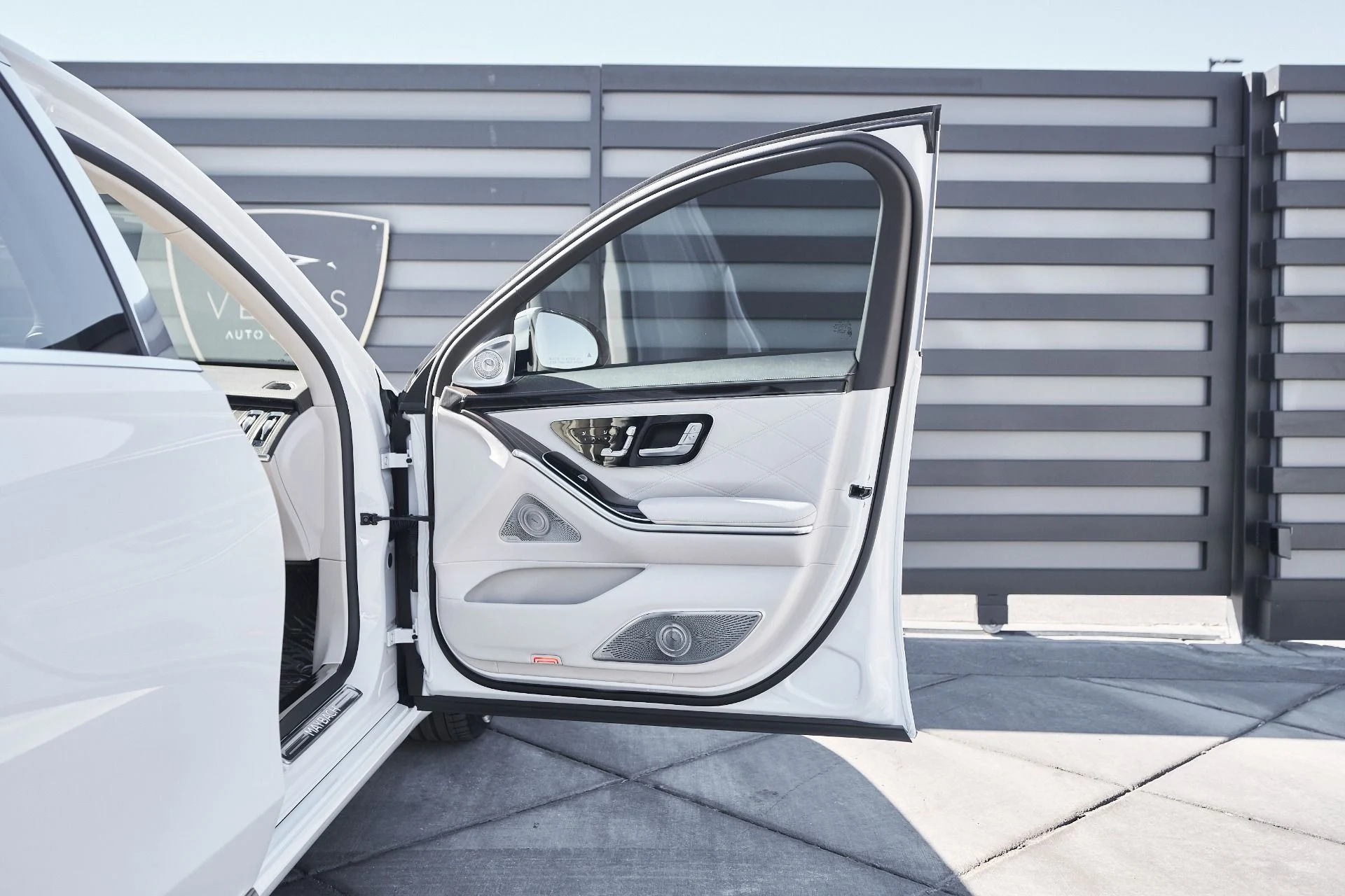 mph021_201719656_Used_2025_Mercedes_Benz_S_Class_Maybach_S_680_1761611075_4fc6a95311