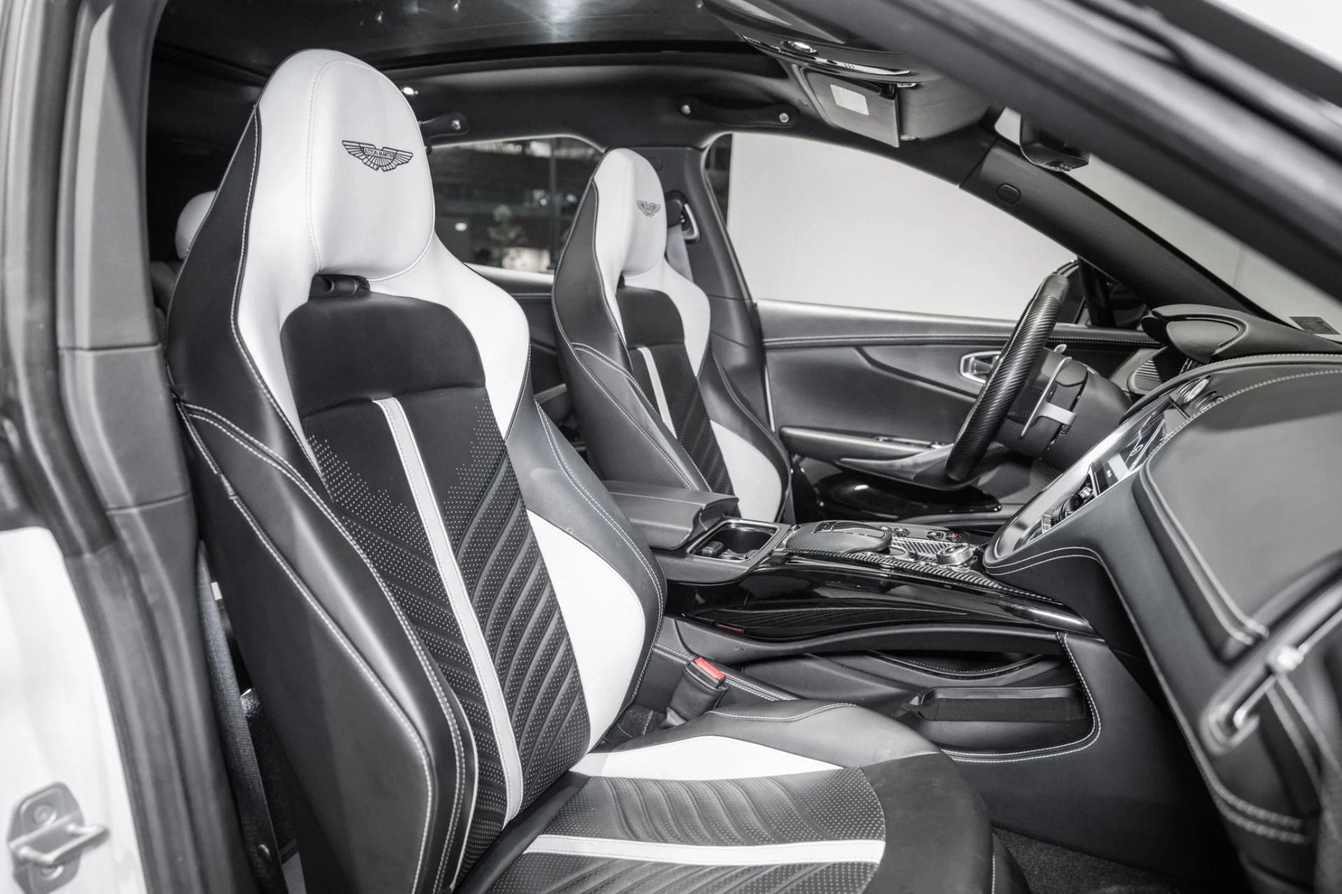 mph021_203344924_Used_2023_Aston_Martin_DBX_707_1761749500_e7da7619b6