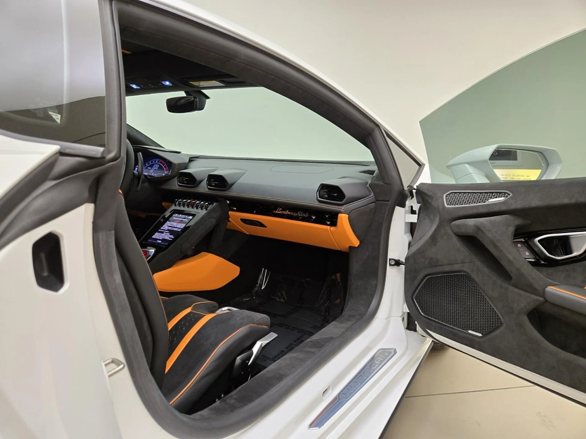 mph021_2044096745_Used_2023_Lamborghini_Huracan_Tecnica_1777355911_a429ae354e