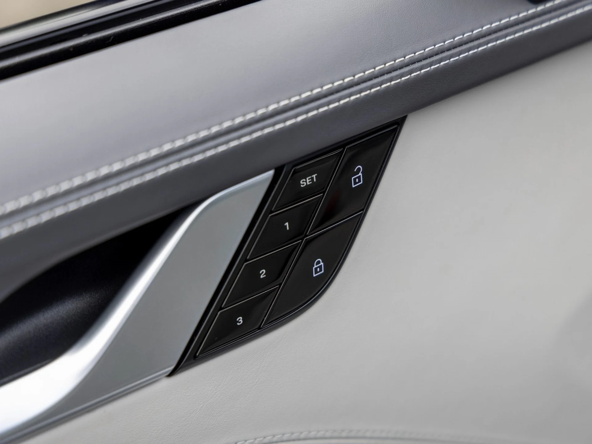 mph021_2045432964_22_45b03eed90