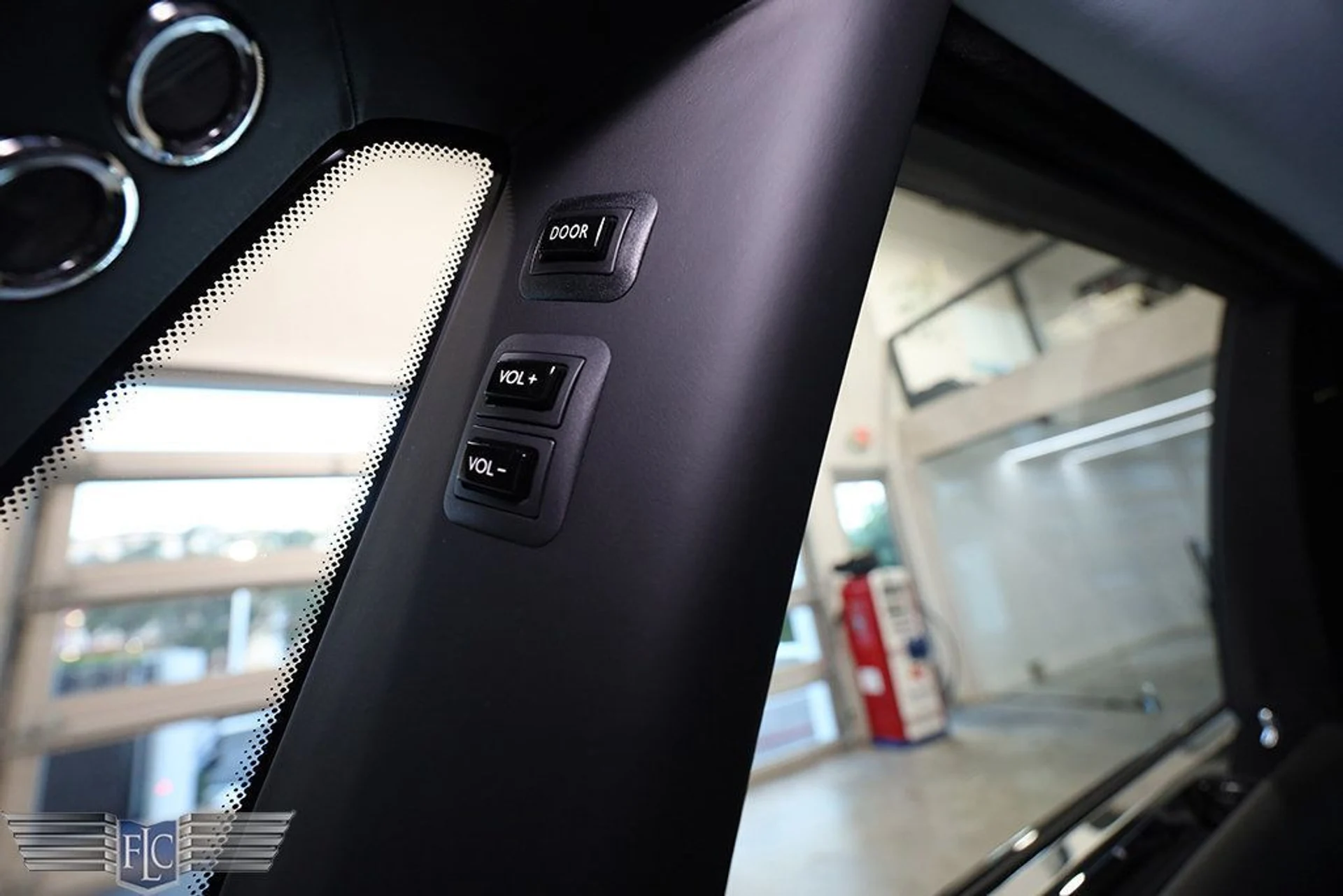 mph021_2049355196_used_2025_rolls_royce_phantom_sedan_9689_22959551_22_1024_632d8f217f