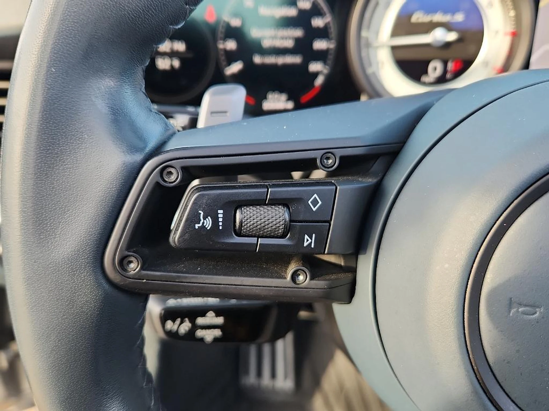 mph021_2055289277_Uzzeszhexa_T7_Psmef4_O_Rfo_Ck_i_M_2393f5b336