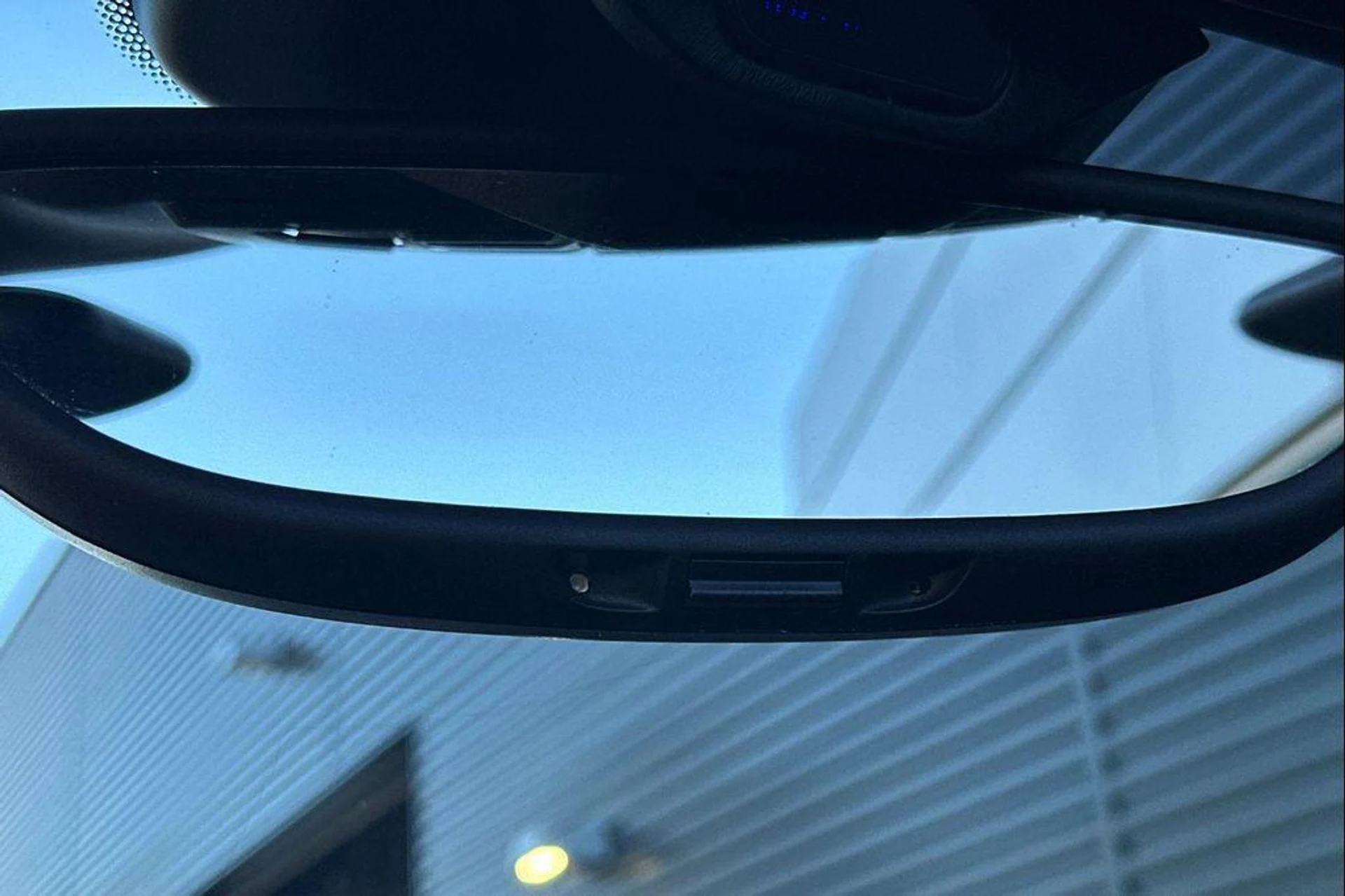 mph021_2056591832_ch_Wa_Rn_Uaew_P2_Sas_T_Ok_Ce7_h_RM_e99936dc7c