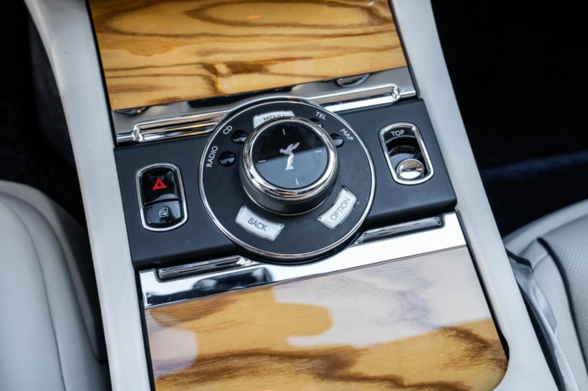 mph021_2058540946_Used_2016_Rolls_Royce_Dawn_2dr_Convertible_1769595365_efdee3ea10