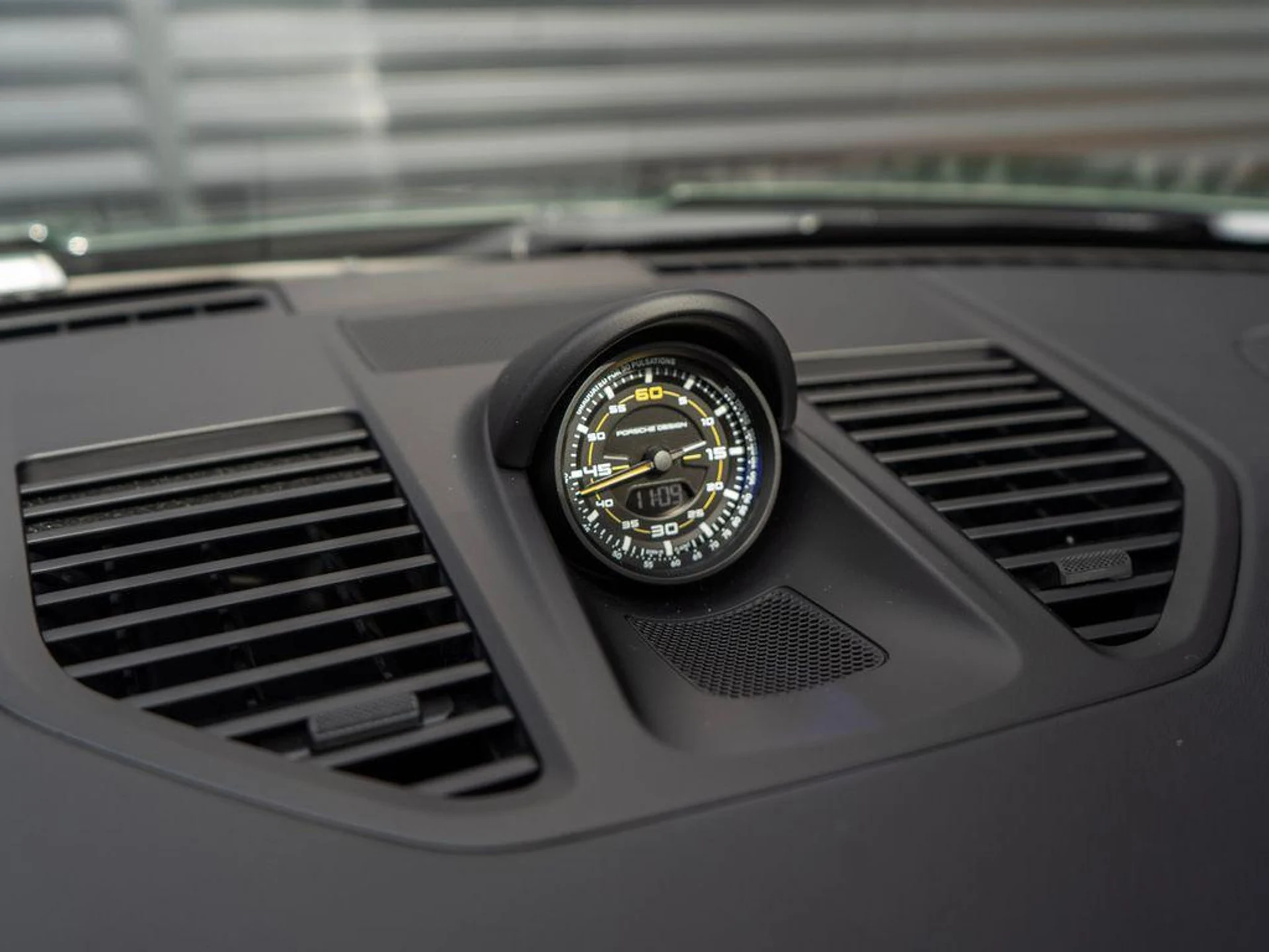 mph021_2060917842_PF_Az_J_Cw_Zs_To7v_C9waq_t_Om_YM_b67c1d7a21