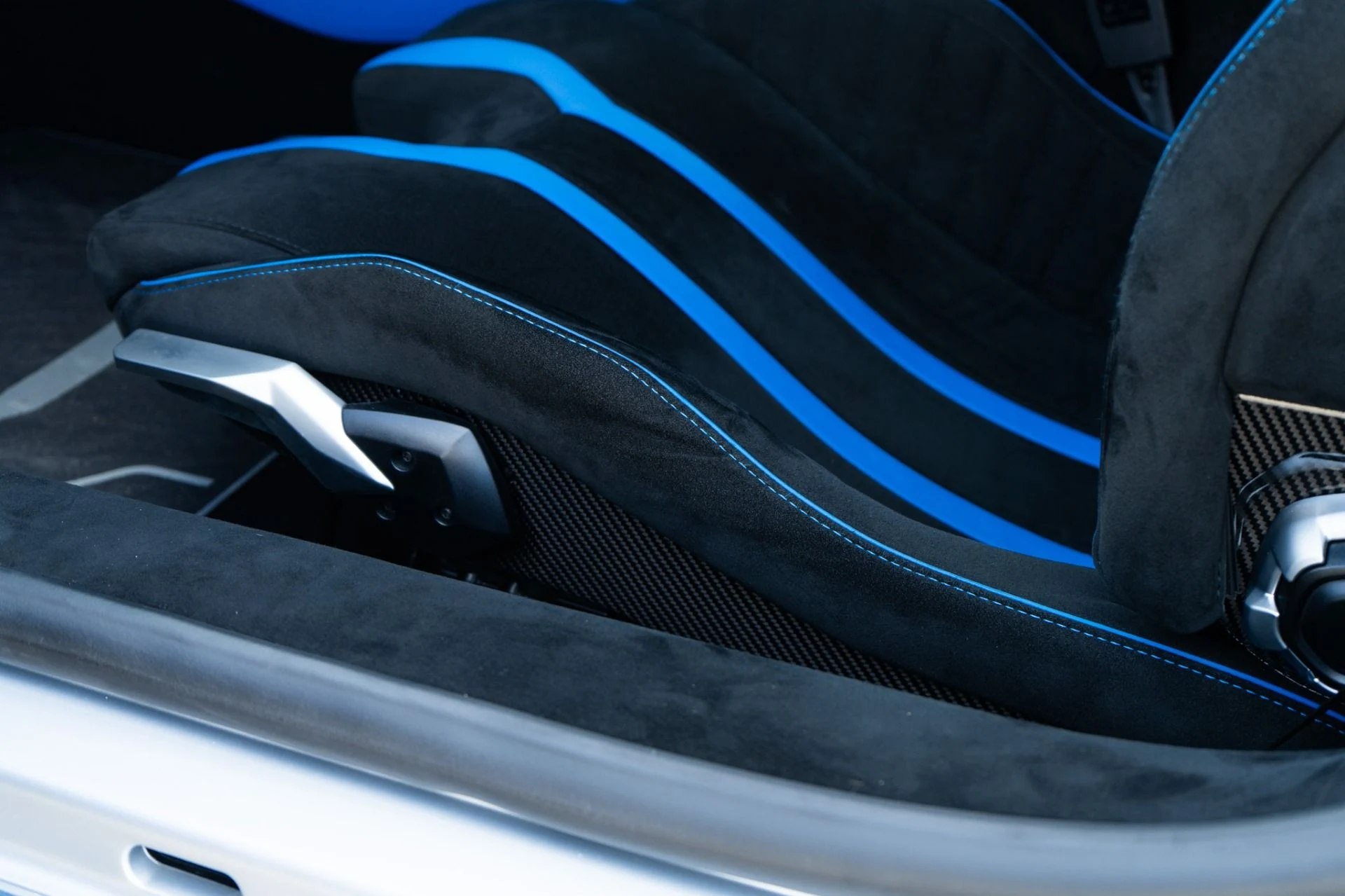 mph021_2062644705_Used_2023_Lamborghini_Huracan_STO_1760737861_9d9afd4576