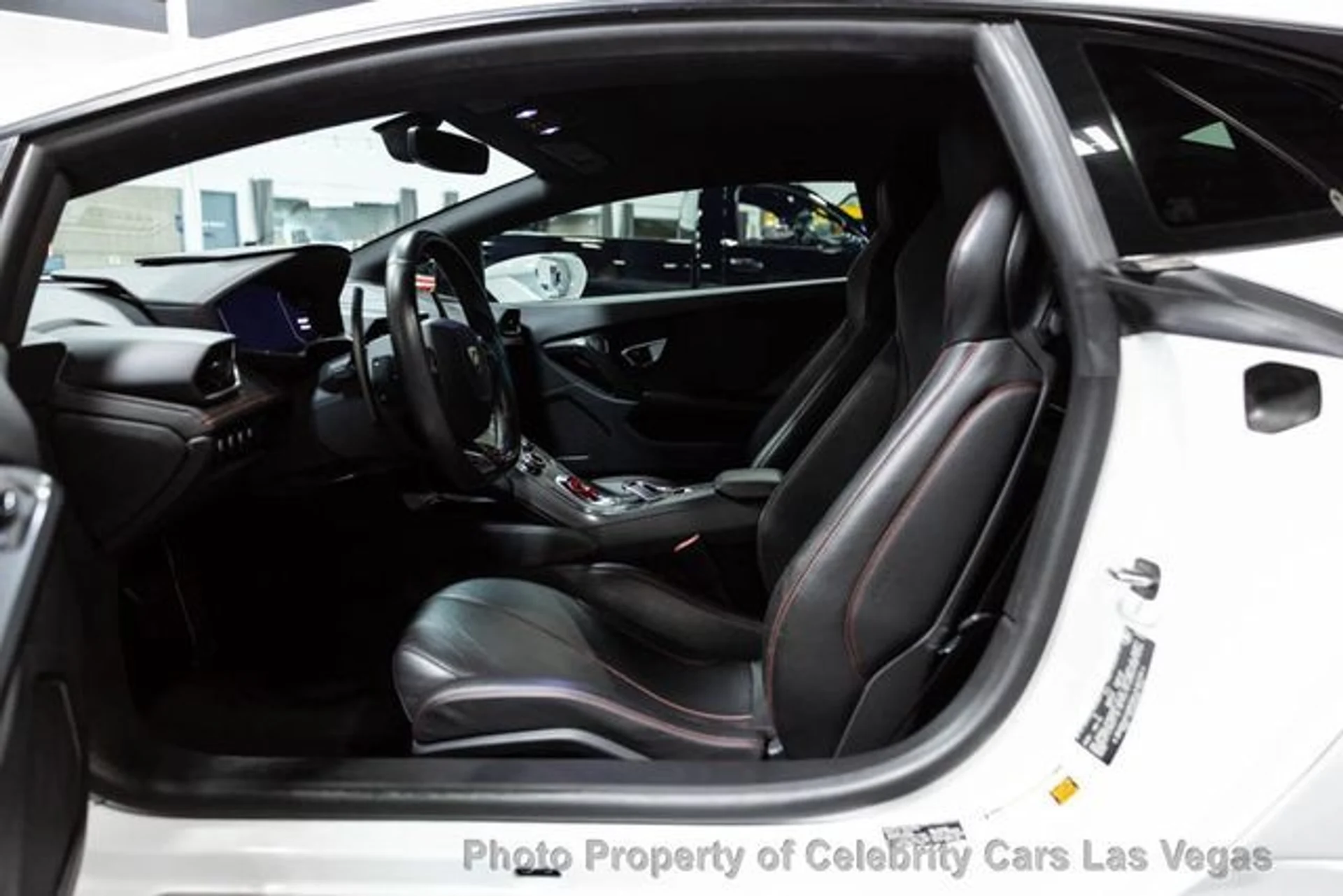 mph021_2063130169_used_2019_lamborghini_huracan_lp5802_9707_22868387_26_640_65e29241ba