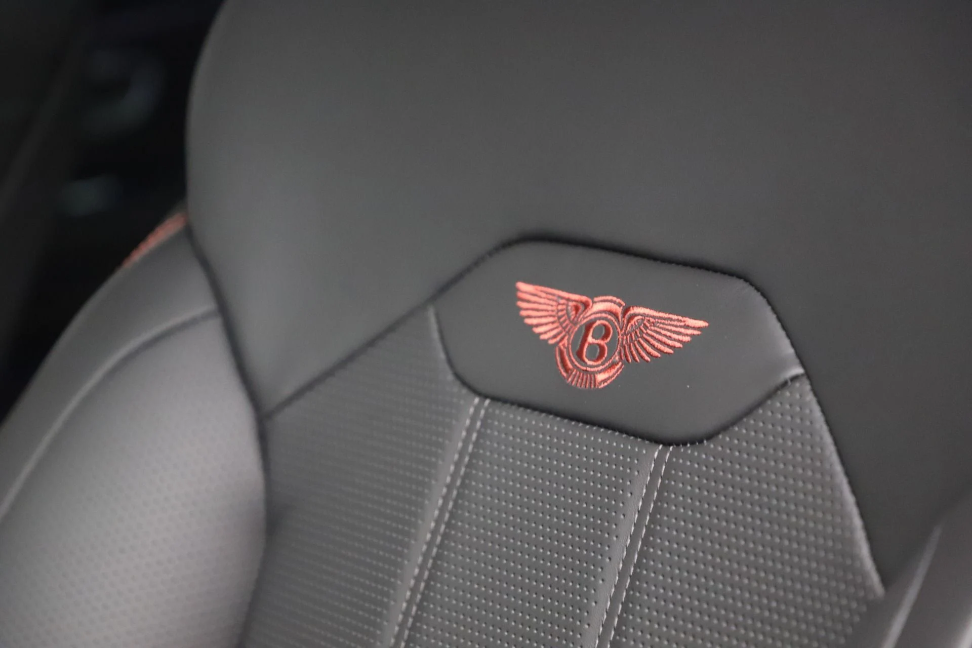 mph021_206833799_Used_2021_Bentley_Bentayga_V8_1610148203_0bd57babe1