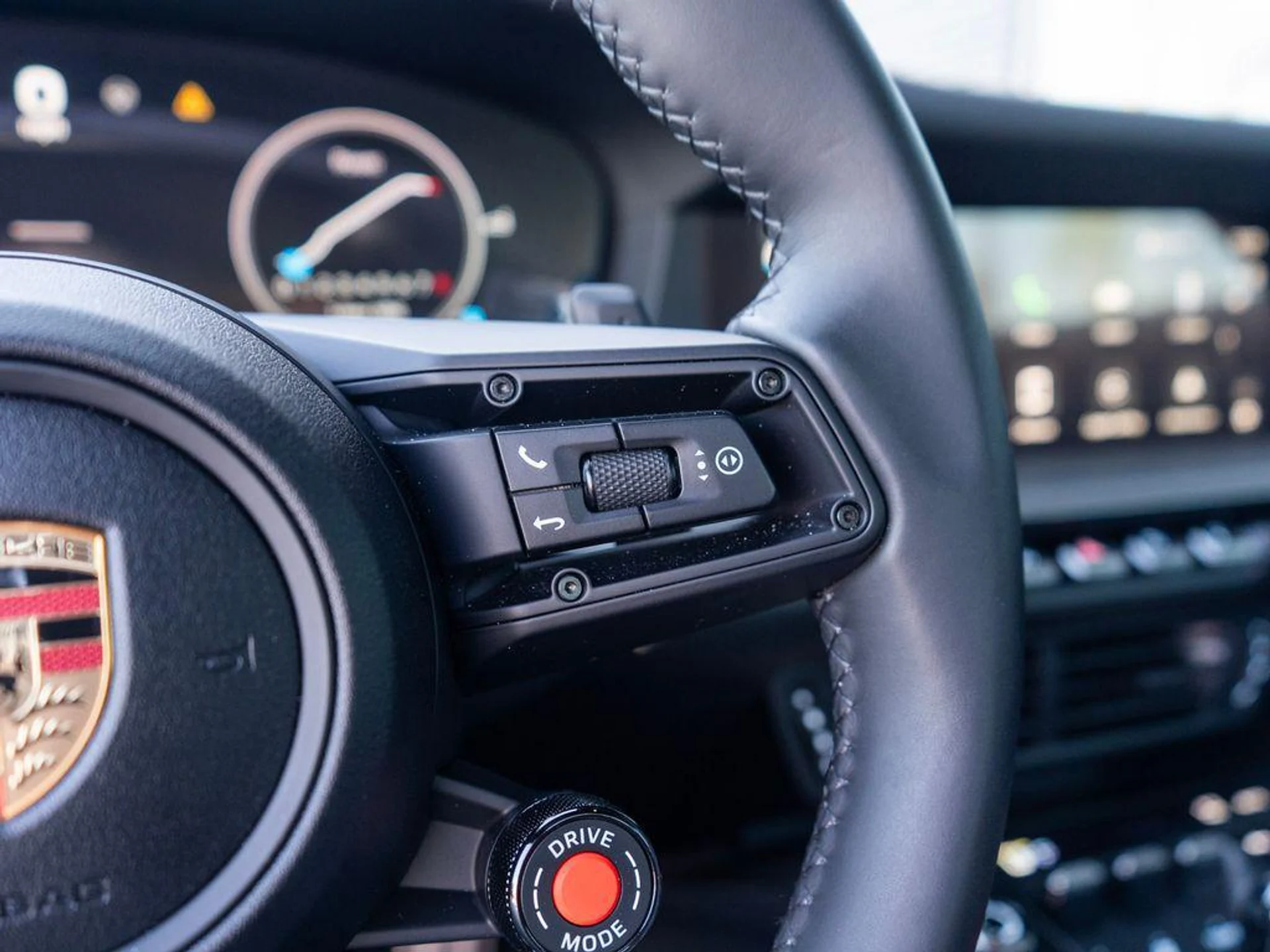 mph021_2069473401_mf9_D_Inu_Q_Oypm7f0_ECN_1_Dnvjiv_YM_37f9b9389a