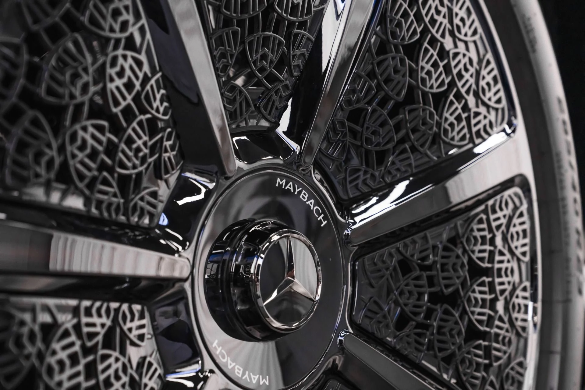 mph021_2069691262_Used_2025_Mercedes_Benz_Mercedes_Maybach_GLS_600_4_MATIC_1762198901_88f2d6116c