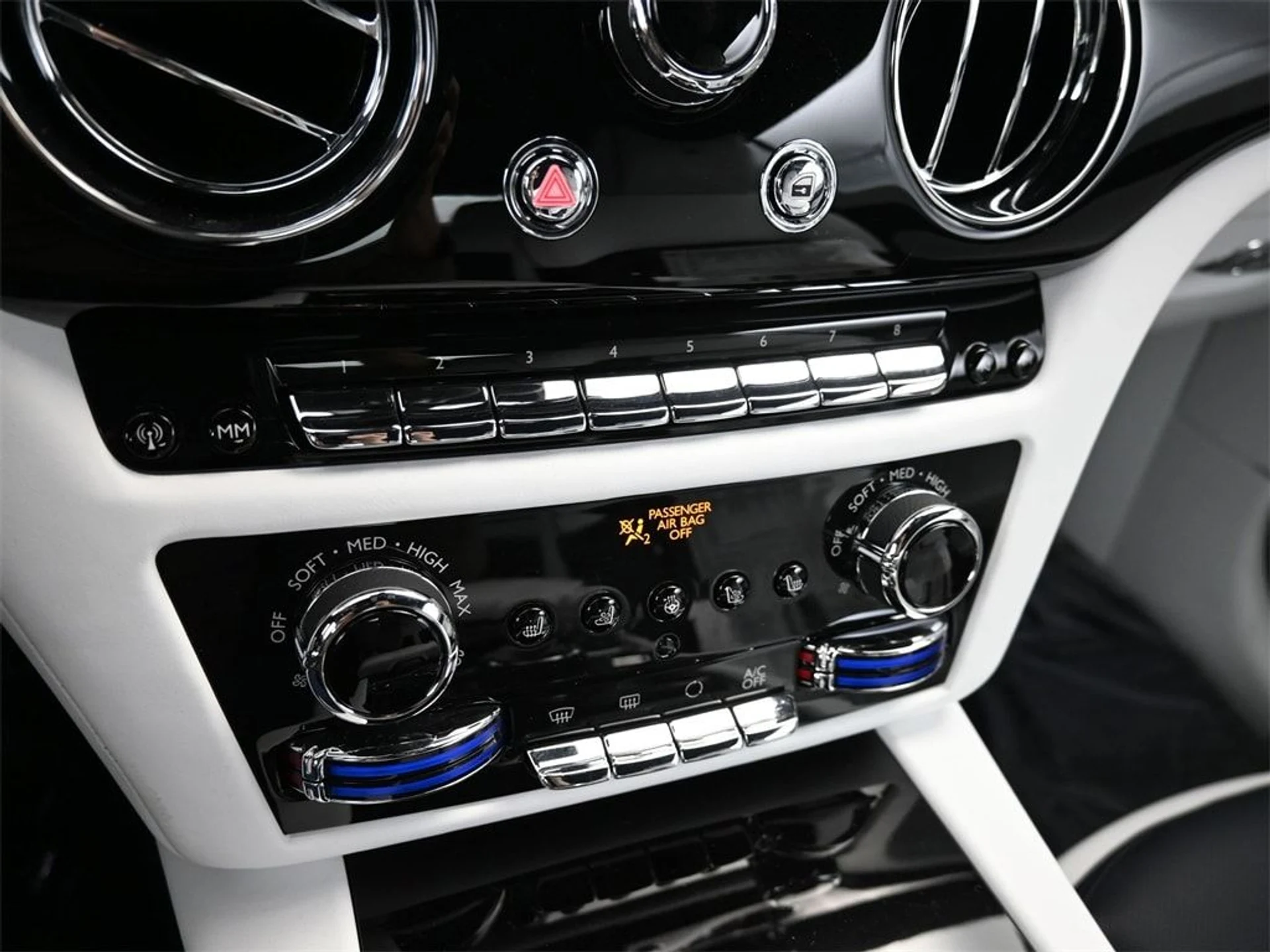 mph021_2072098138_aaff93f708956f922bf53bc331ea97ffx_09c433ef84