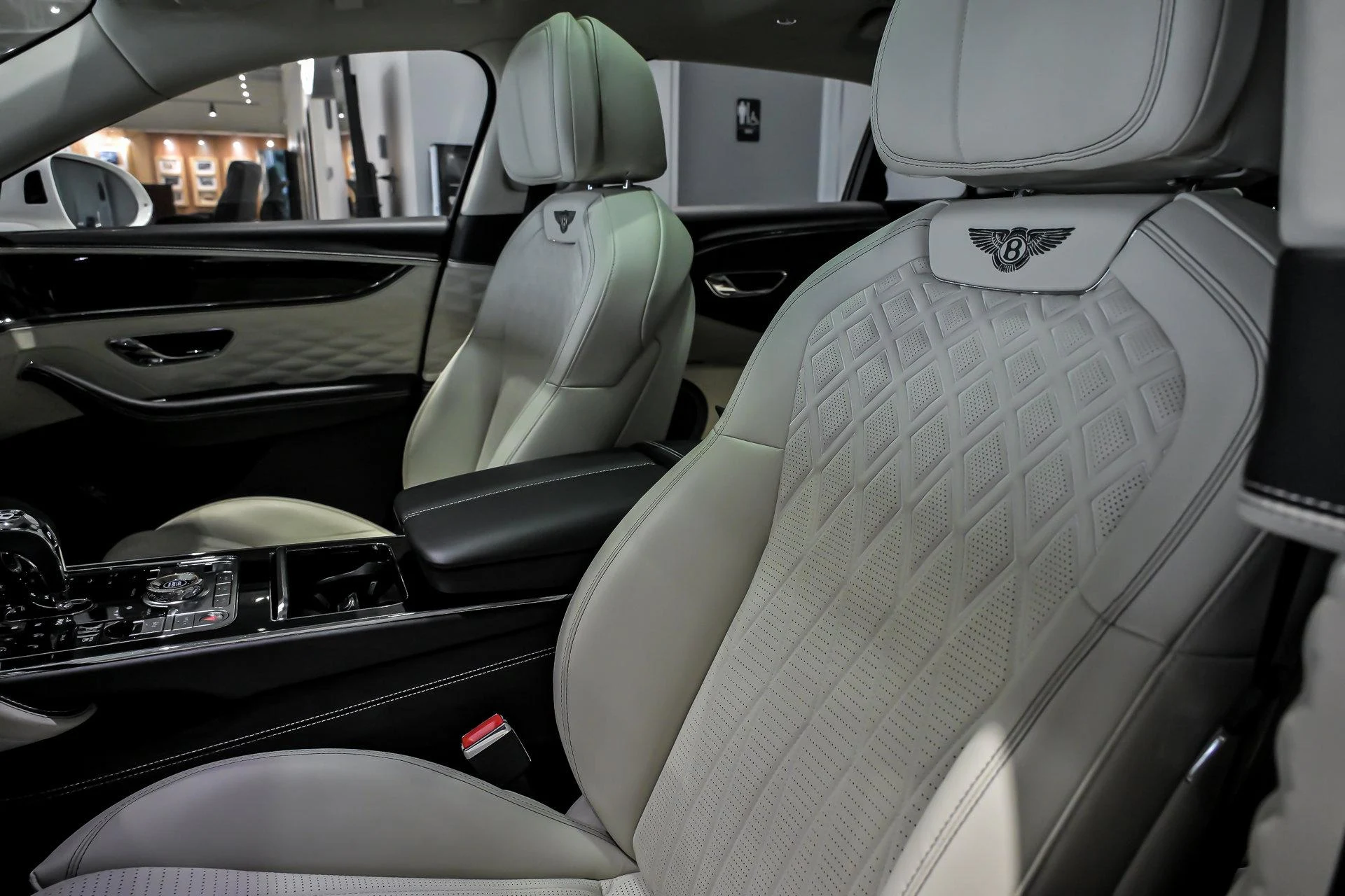 mph021_2079900474_Used_2021_Bentley_Flying_Spur_V8_1765794820_a27c9f5f9b