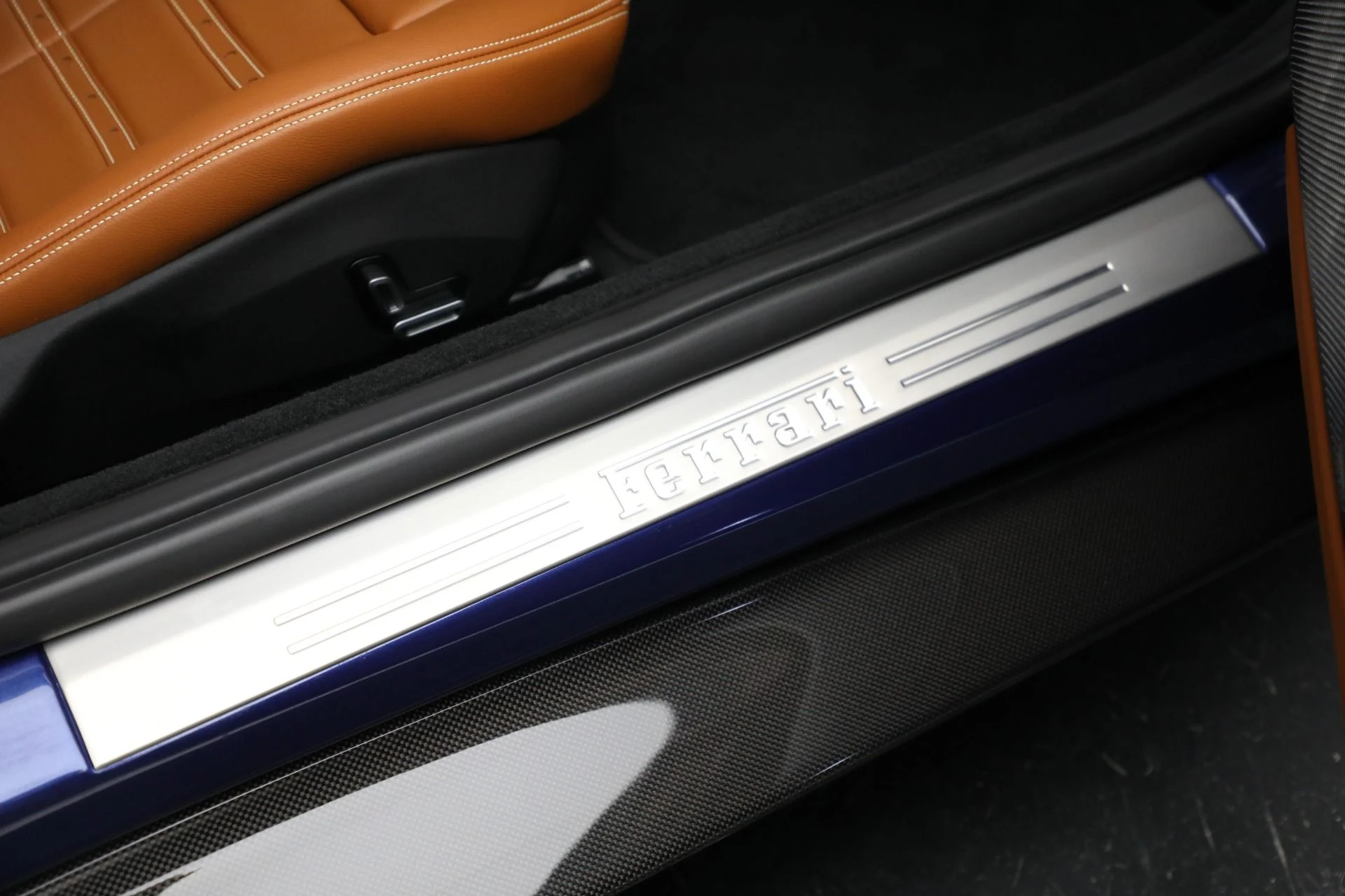 mph021_2080774308_Used_2021_Ferrari_Roma_b25e8e97db