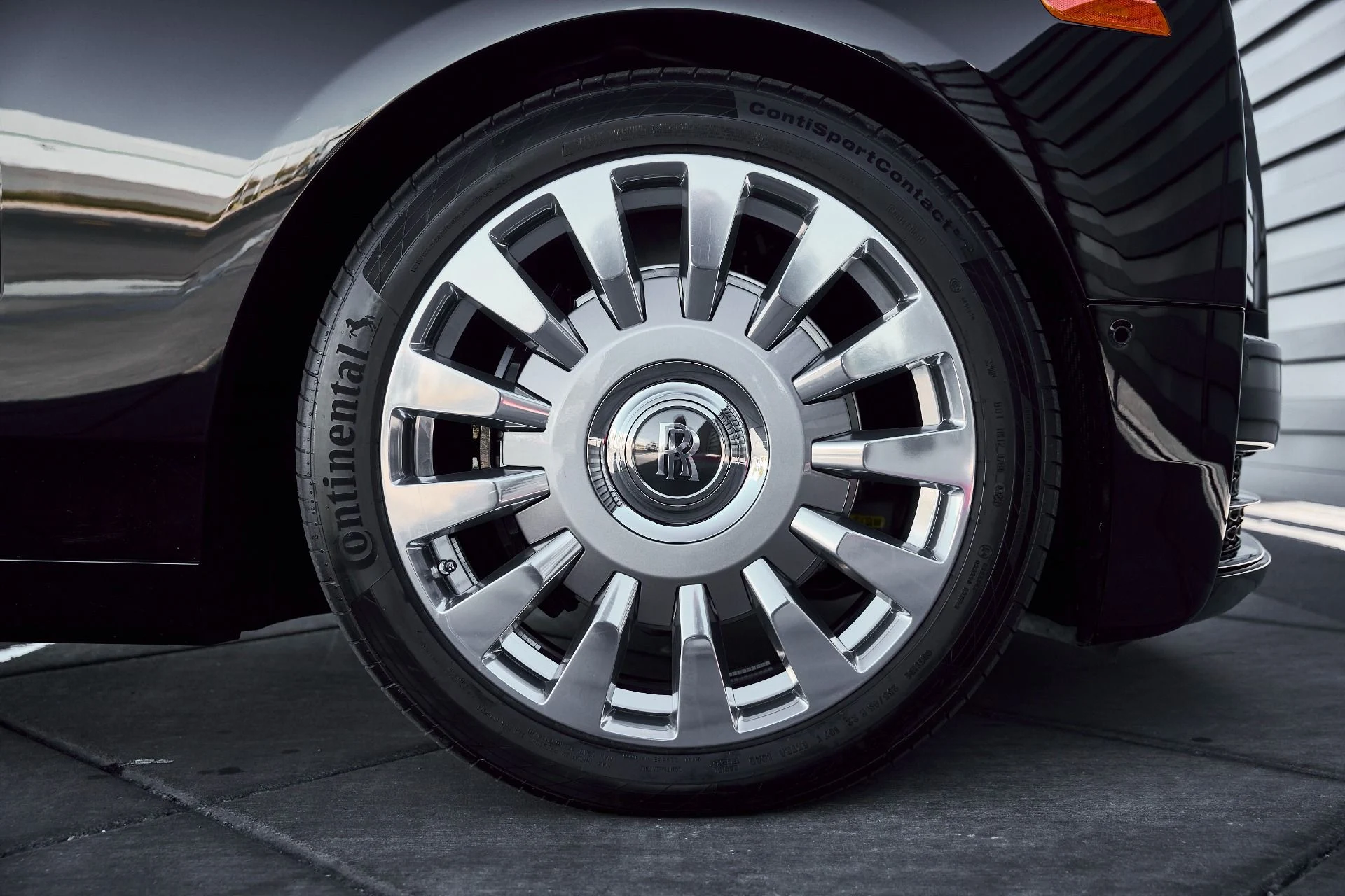 mph021_2095110236_Used_2024_Rolls_Royce_Phantom_Base_1770700062_d7c5ce0756