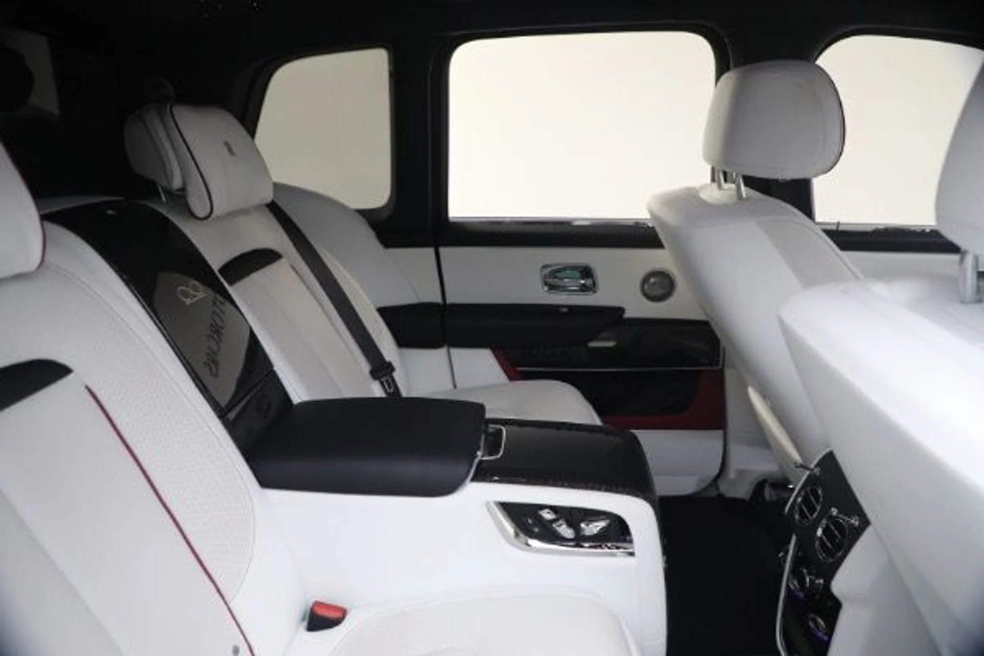 mph021_2096421511_Used_2025_Rolls_Royce_Black_Badge_Cullinan_0ded20537d