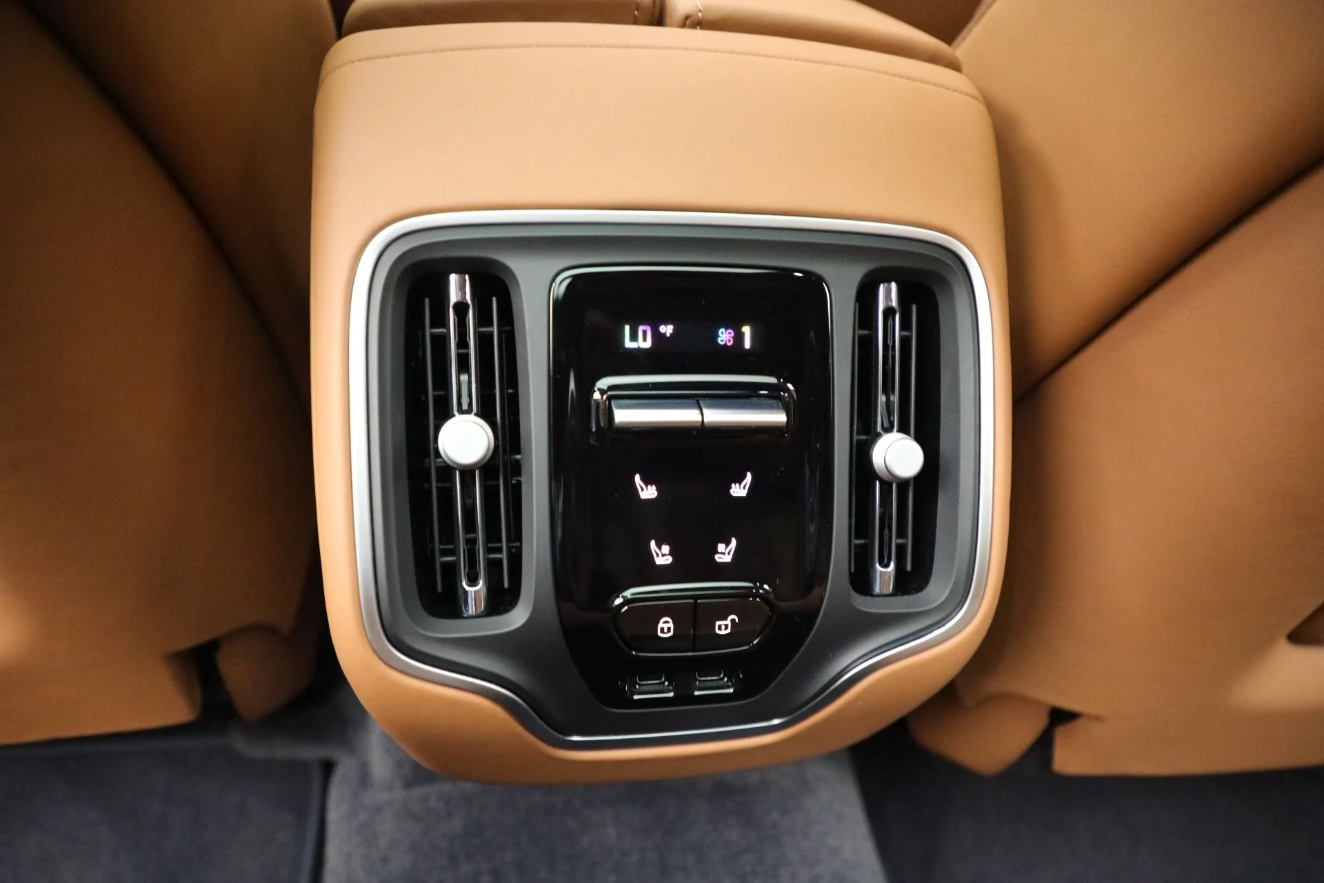 mph021_2107099627_New_2025_Aston_Martin_DBX_707_a51819dbd6