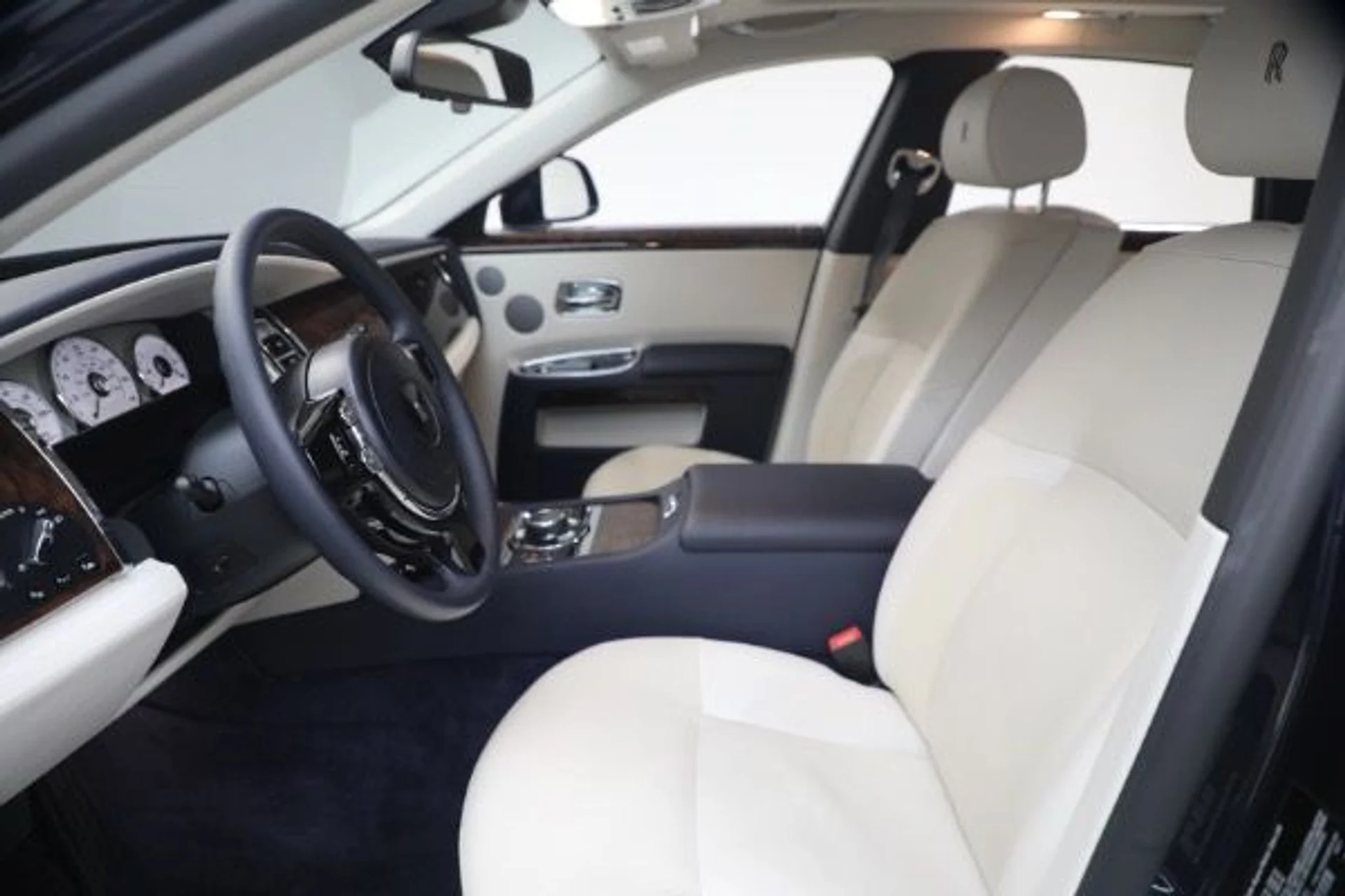 mph021_2112092378_Used_2014_Rolls_Royce_Ghost_8f3d778759