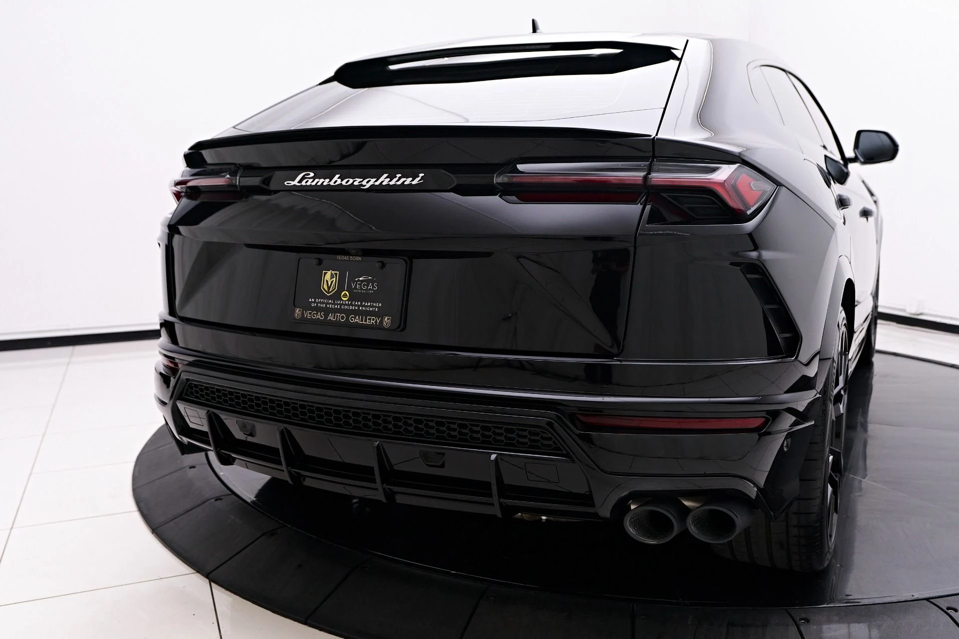 mph021_2112557886_Used_2022_Lamborghini_Urus_1753311555_2f5882a106