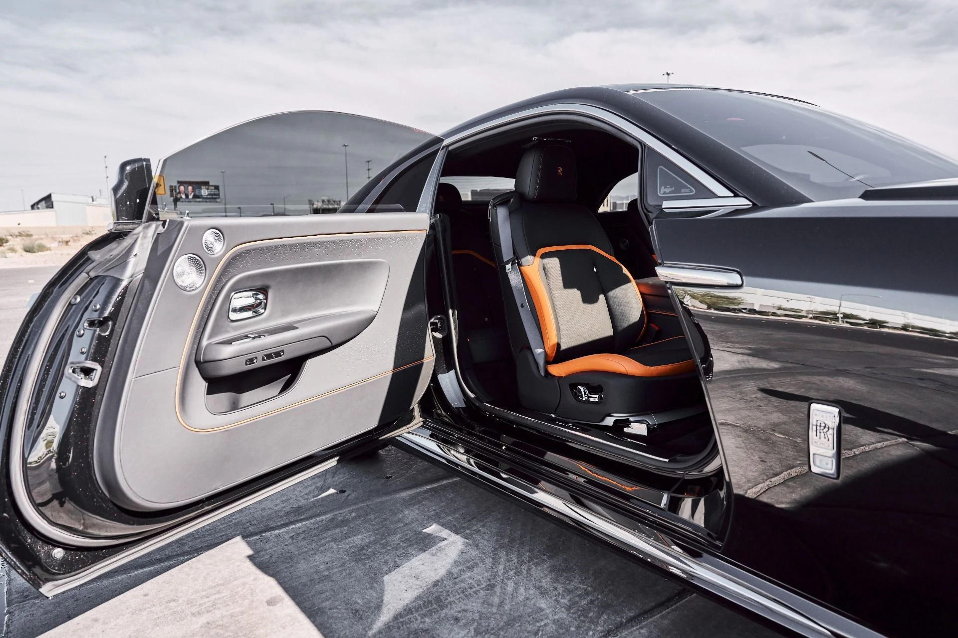 mph021_2125553418_Used_2025_Rolls_Royce_Spectre_Base_1775246501_db755cf670