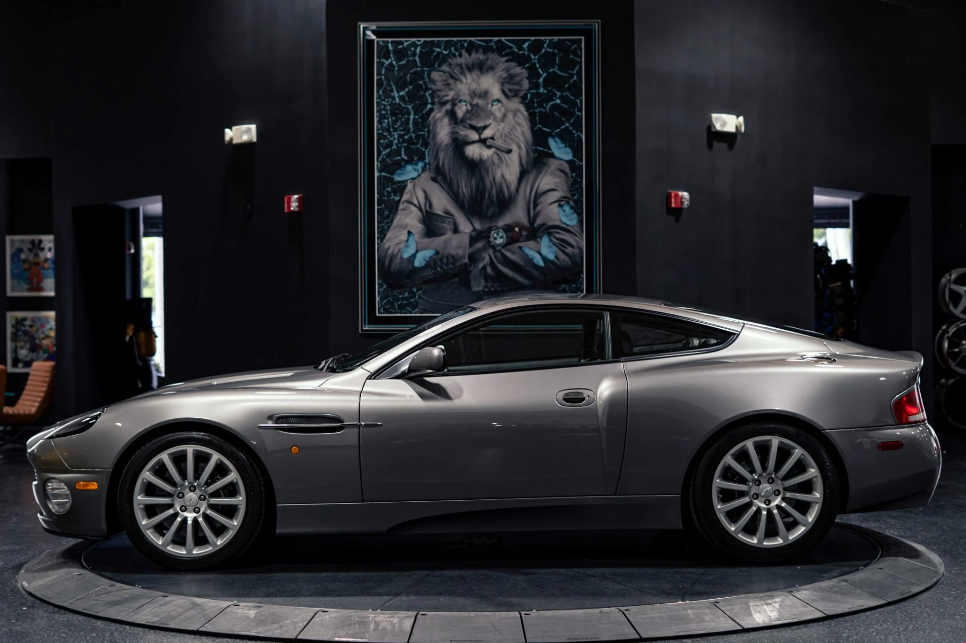 mph021_2132409293_Used_2003_Aston_Martin_V12_Vanquish_1778694278_192dd84972