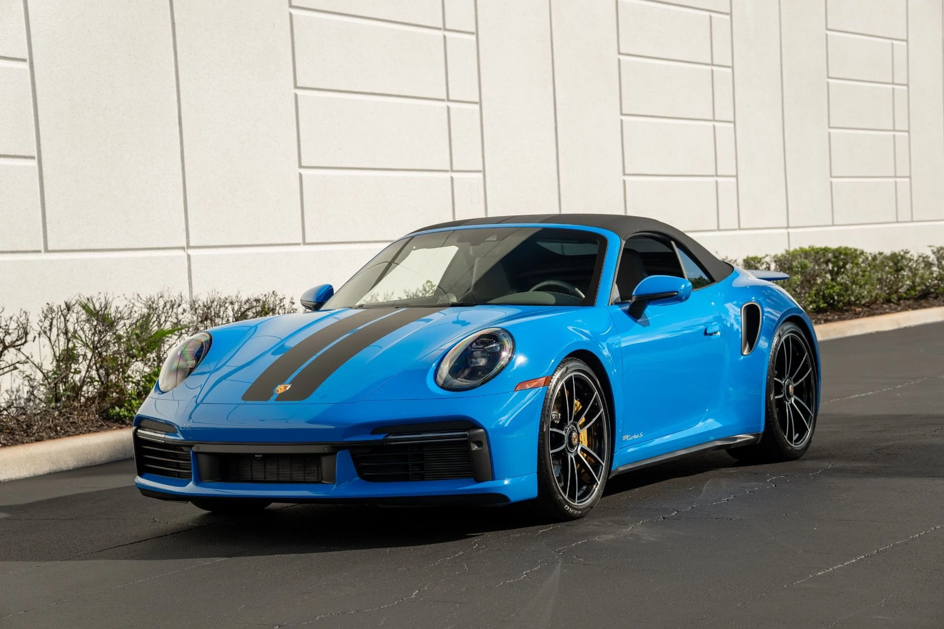 mph021_2135936498_Used_2023_Porsche_911_Turbo_S_1759285627_8320673c2f