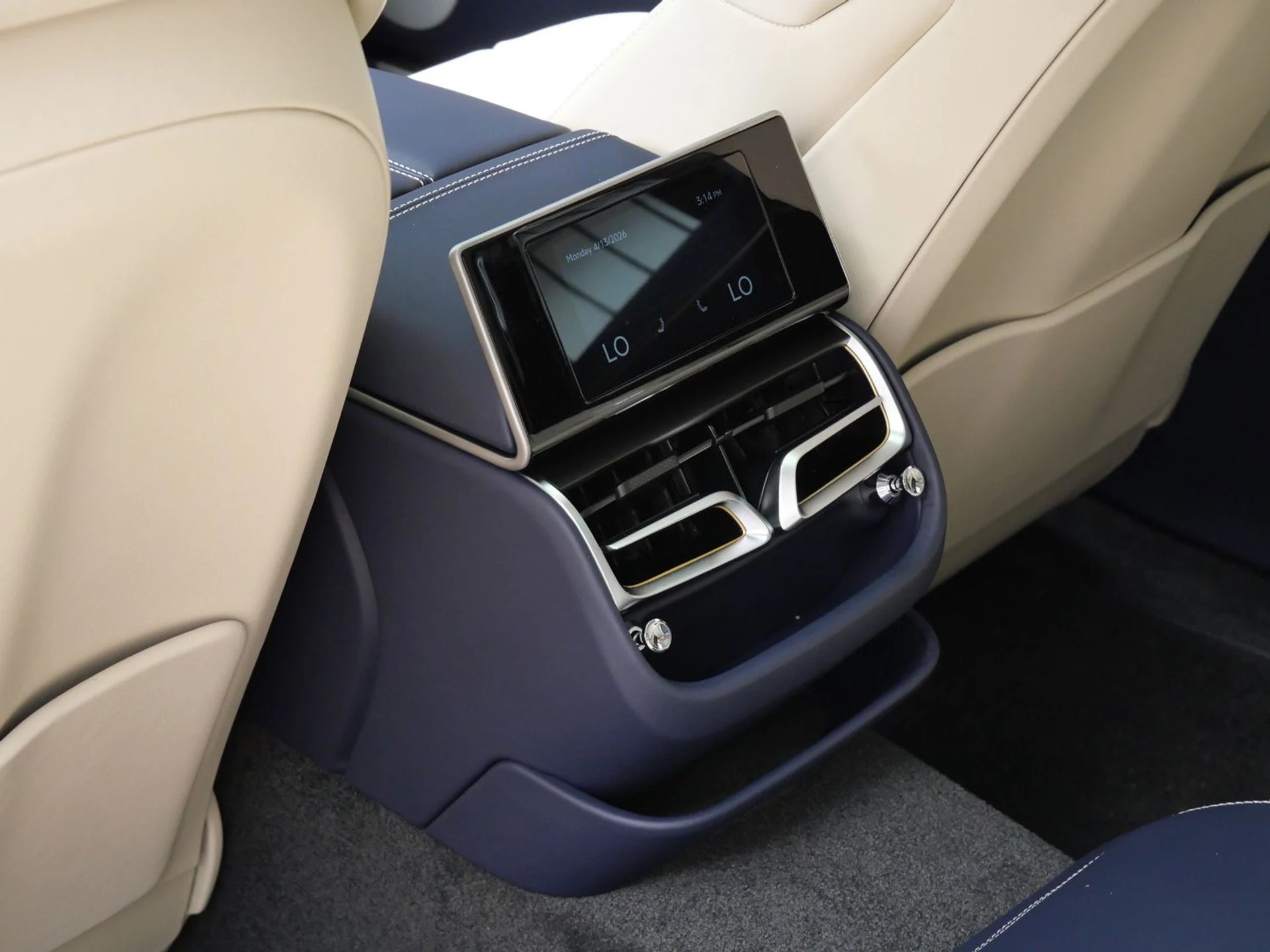 mph021_2137065597_3e909d300f098c0791e4c4e4c63a2a0cx_f01b54cbf2