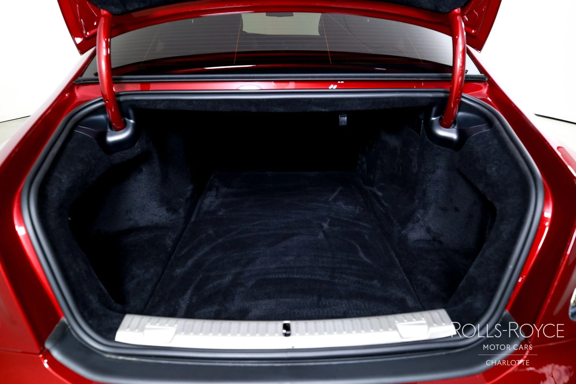 mph021_2150130998_Used_2024_Rolls_Royce_Ghost_1751554518_df0c42b859