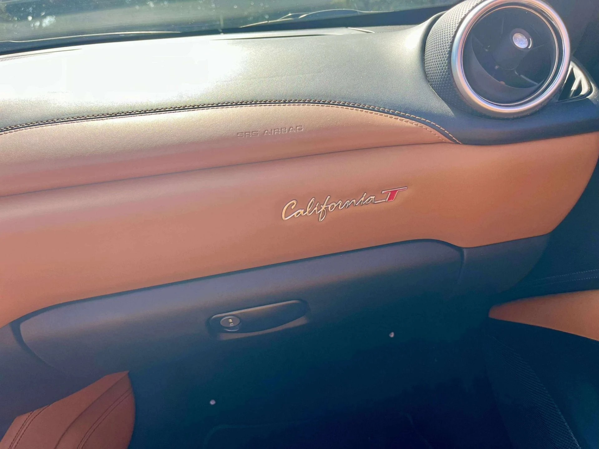 mph021_2160960429_Used_2016_Ferrari_California_T_1763595014_5bf4da25fd