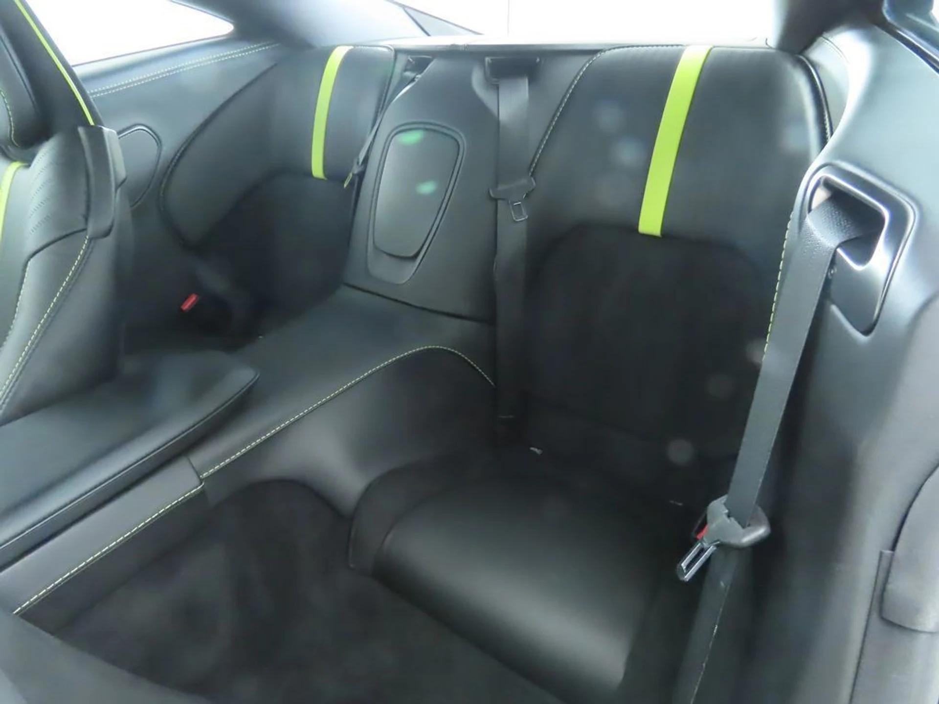 mph021_2161946030_used_2019_aston_martin_db11_amrcoupe_8119_22975631_22_1024_42d04cafe6