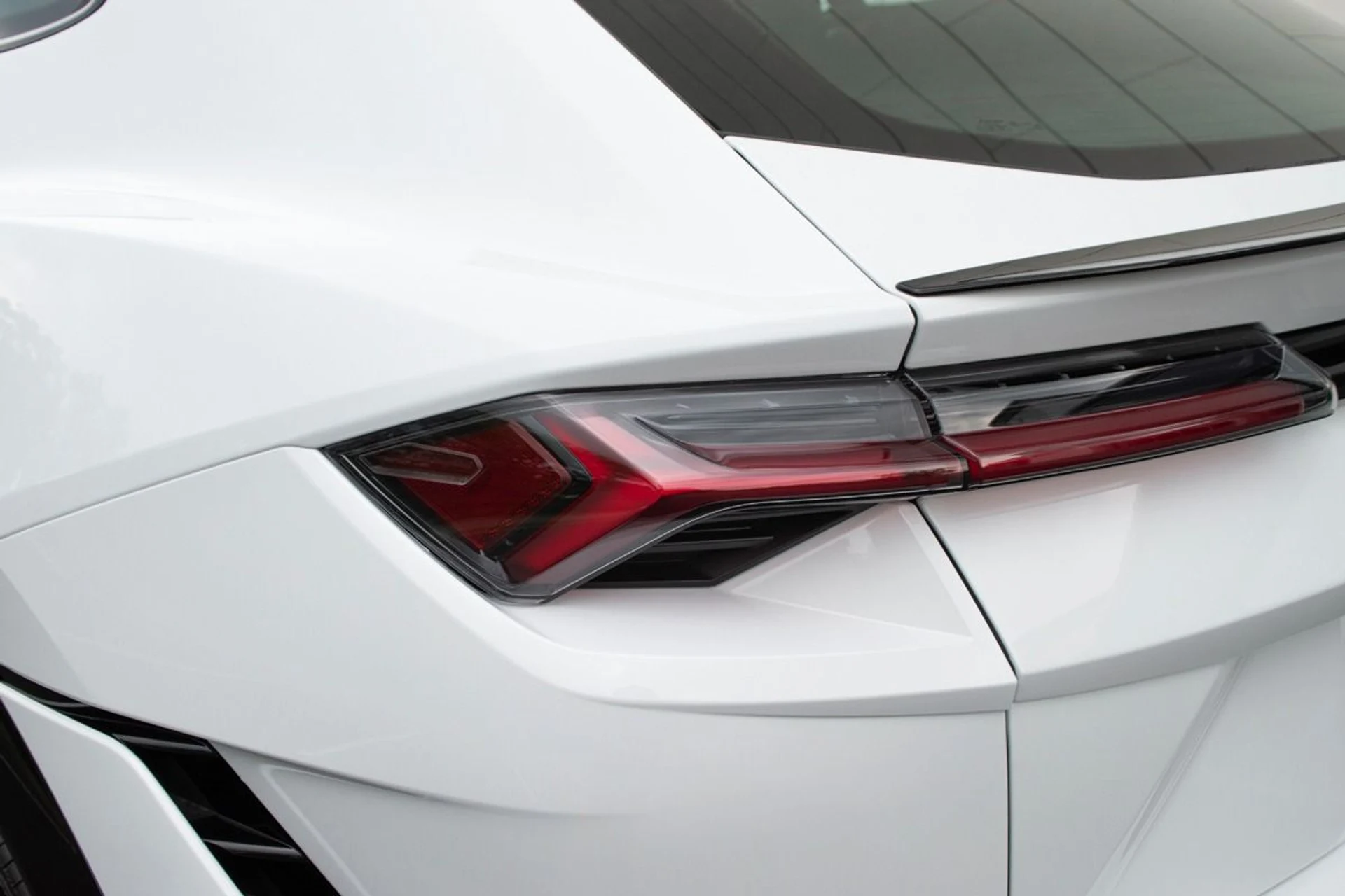 mph021_2165586077_Used_2024_Lamborghini_Urus_S_1736004526_aafcf1ce55