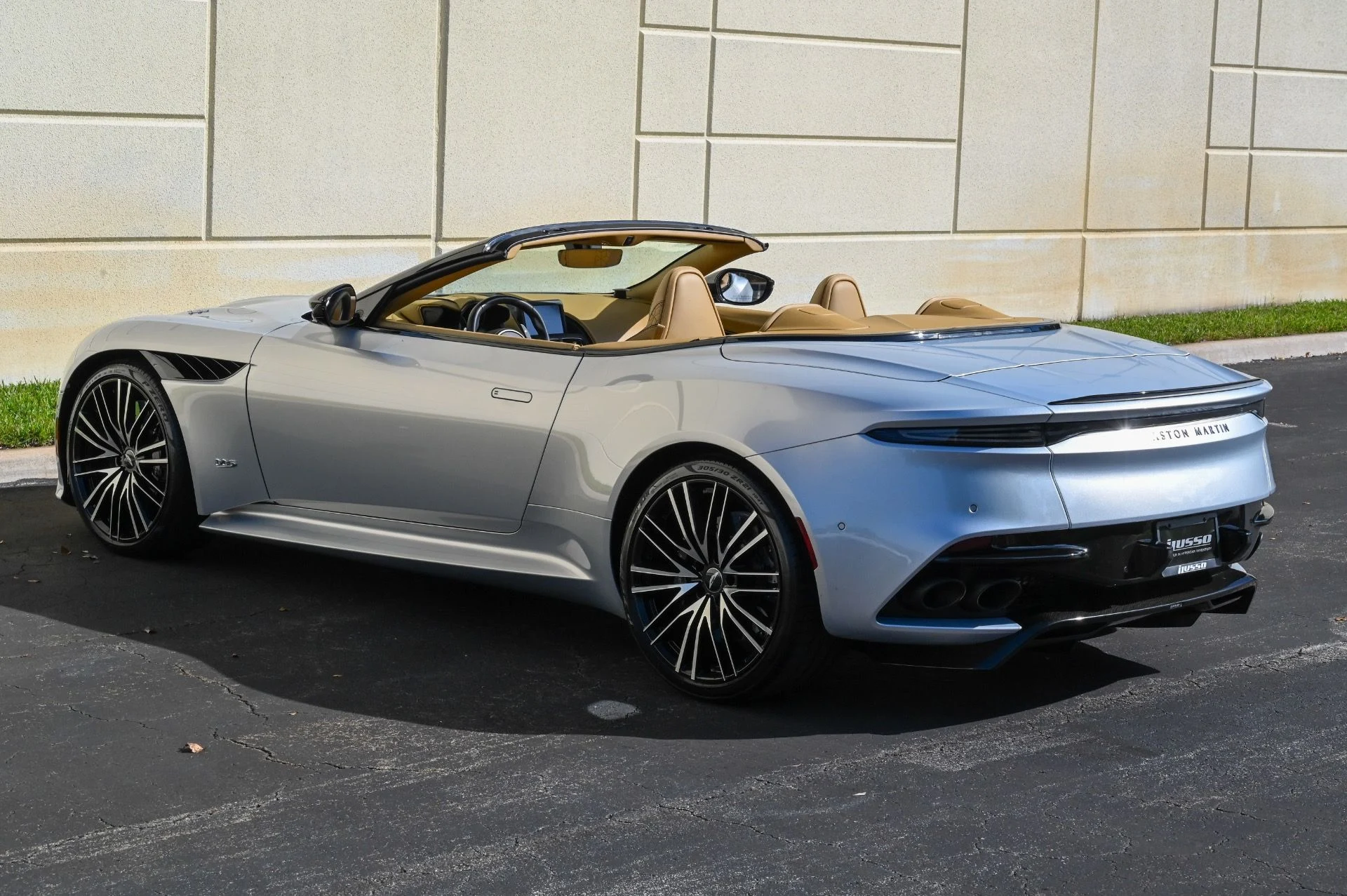mph021_2166321617_Used_2020_Aston_Martin_DBS_Superleggera_1708981970_aa379c0d68