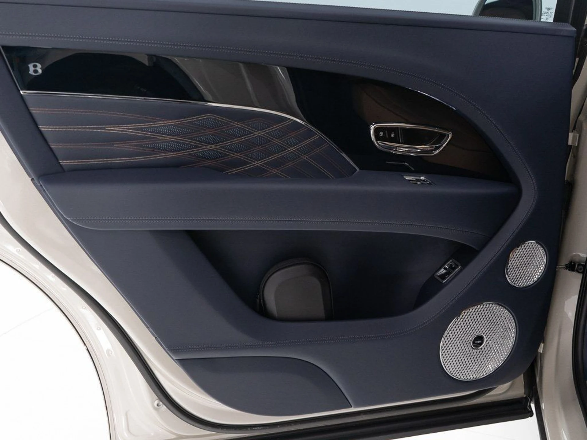 mph021_216684251_d5c44406b6c840734b067359c9cbdf59_71196f9b99