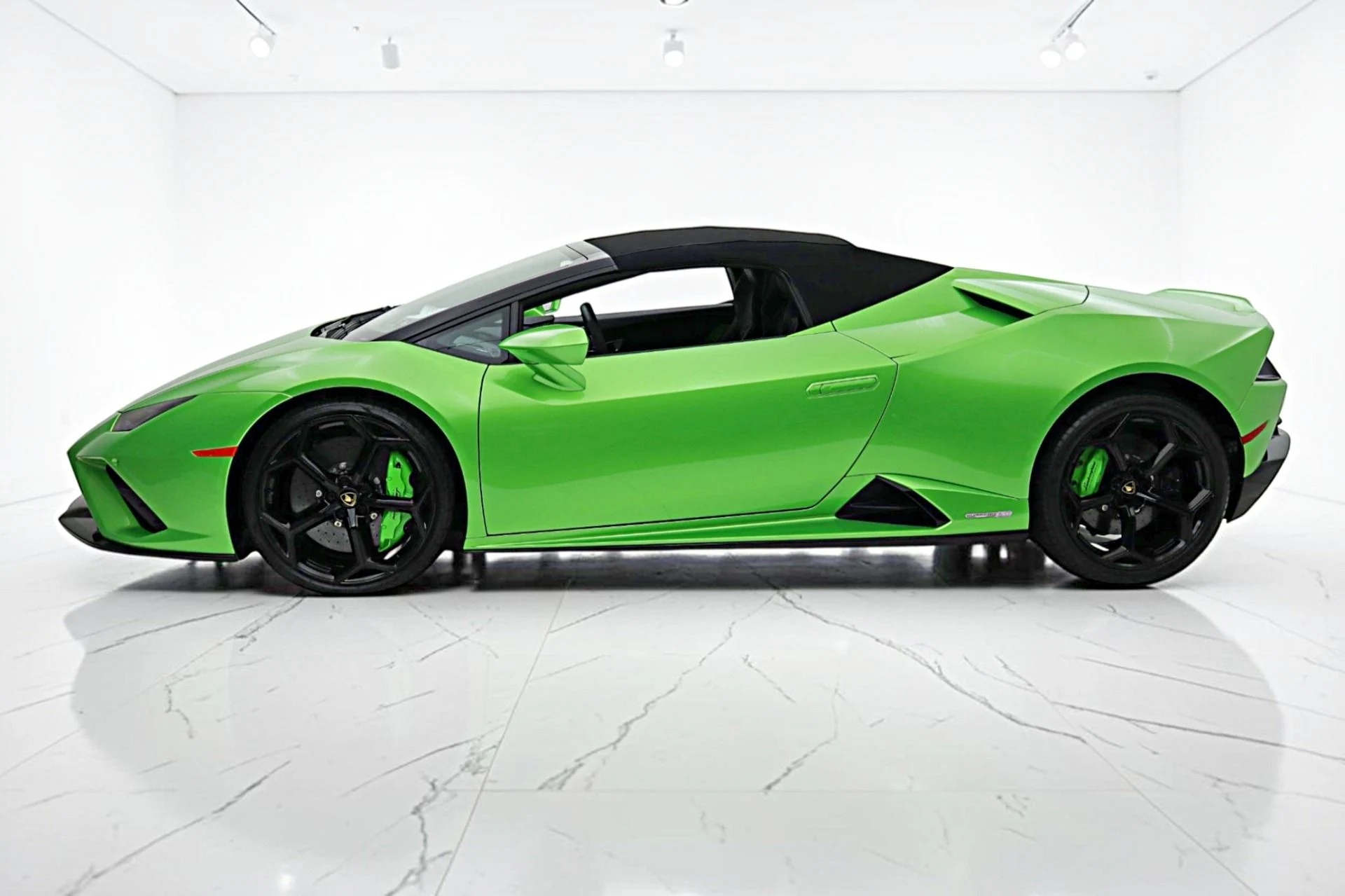 mph021_2170031555_Used_2023_Lamborghini_Huracan_EVO_Spyder_RWD_SELEZIONE_PRE_OWNED_CERTIFIED_7ae6a9e33d