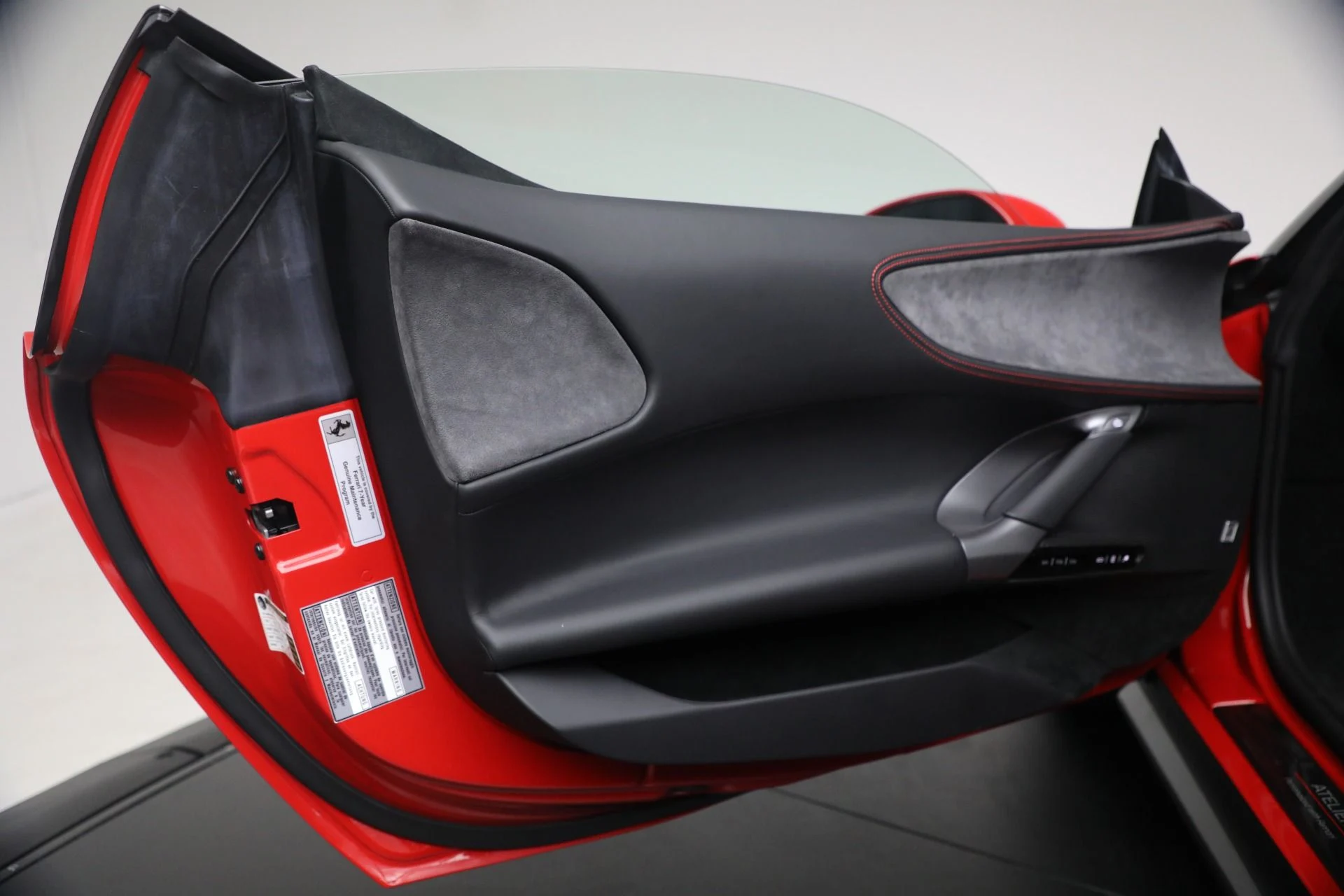 mph021_2175705582_Used_2023_Ferrari_SF_90_Stradale_1787320276_d9d280ac11