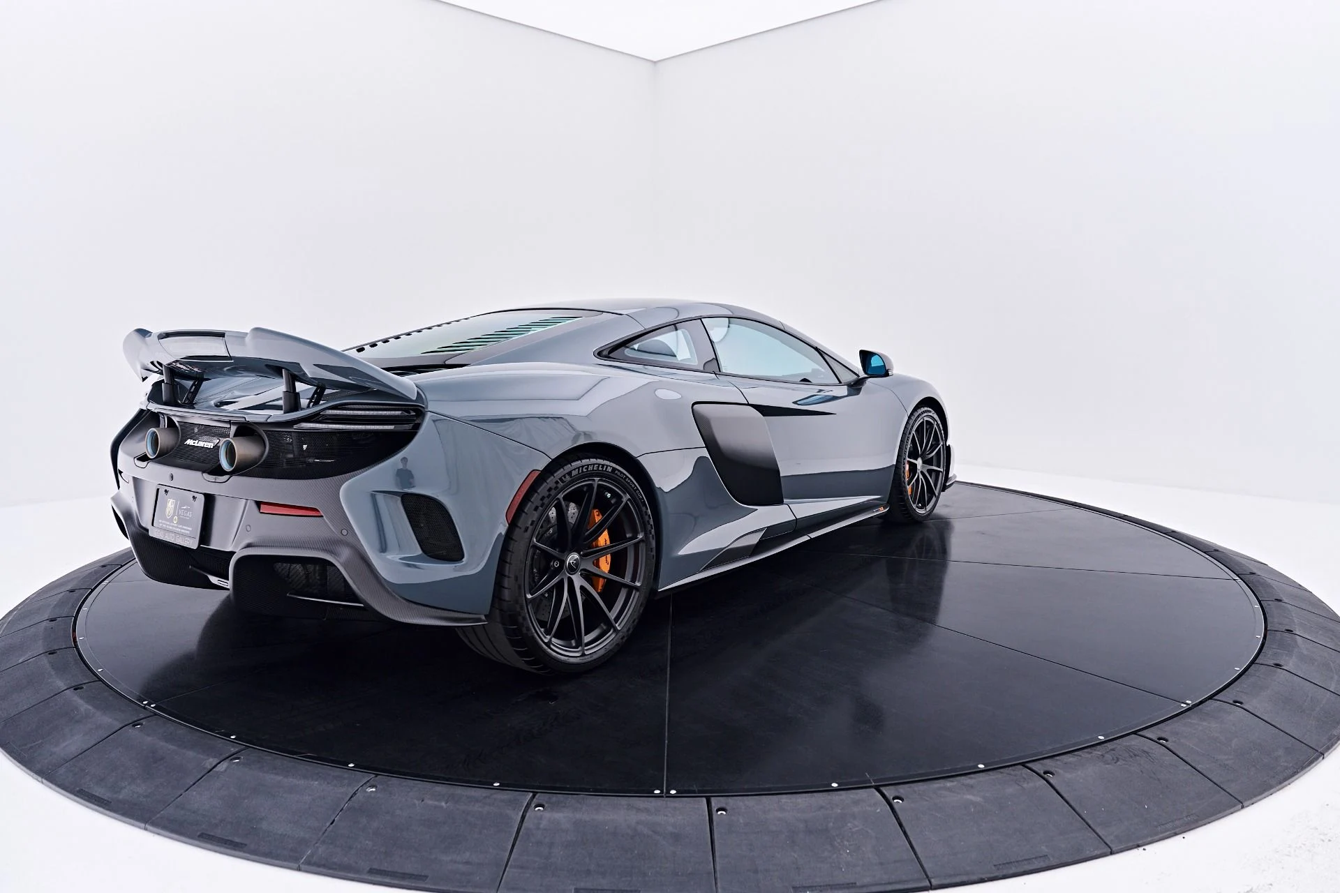 mph021_2177640635_Used_2016_Mc_Laren_675_LT_Base_1784331585_fae9d035f7