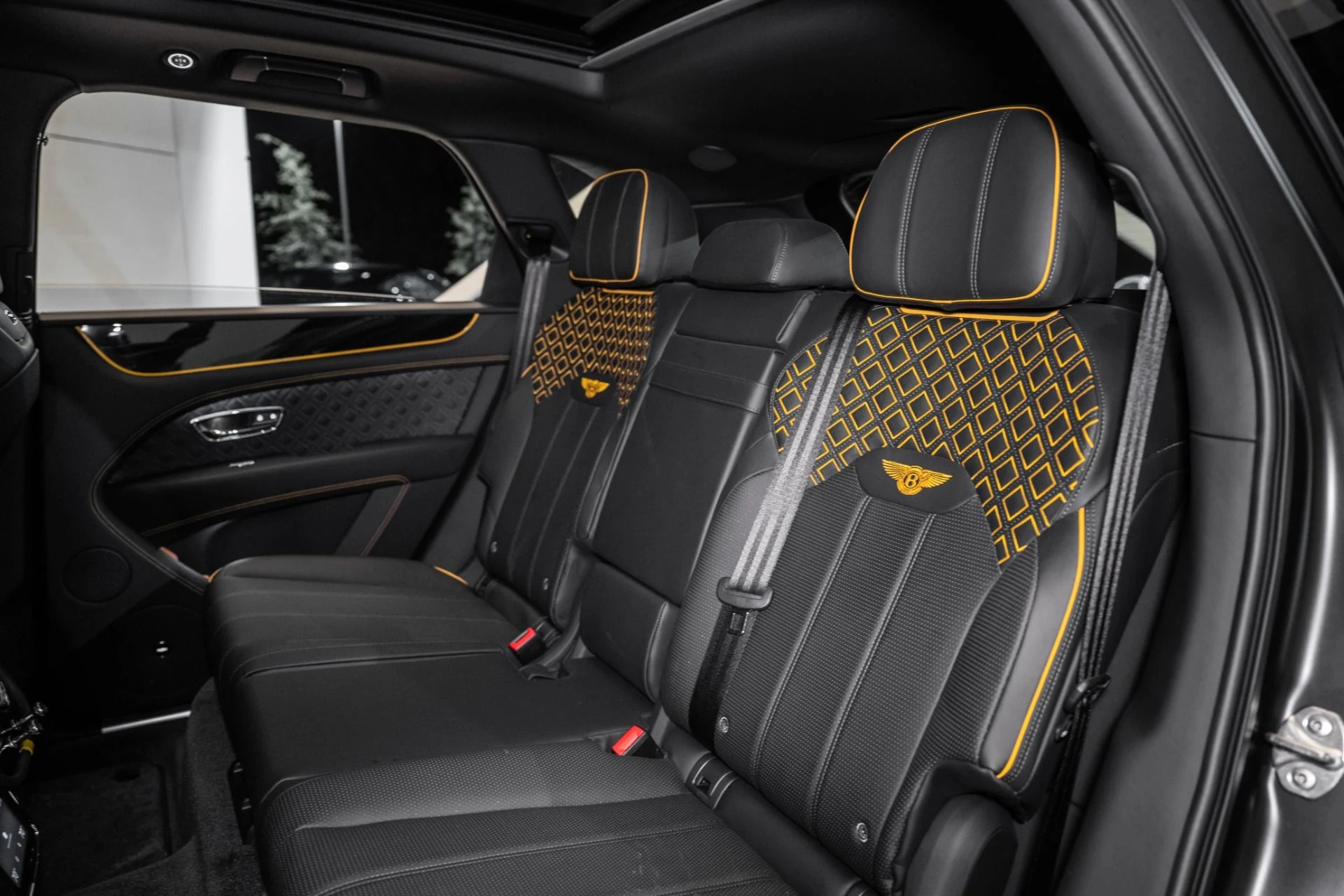 mph021_2181714385_Used_2024_Bentley_Bentayga_Azure_V8_1758720540_be1cec4544