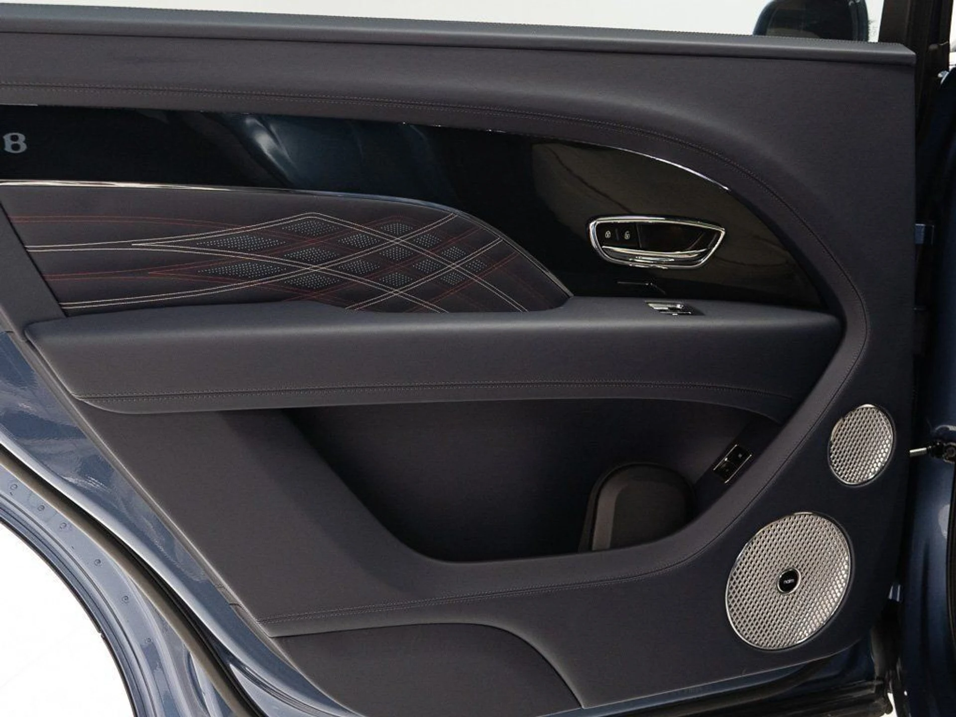 mph021_2184657697_82401d43f474b6ba048306c838c803b0_30381c580b