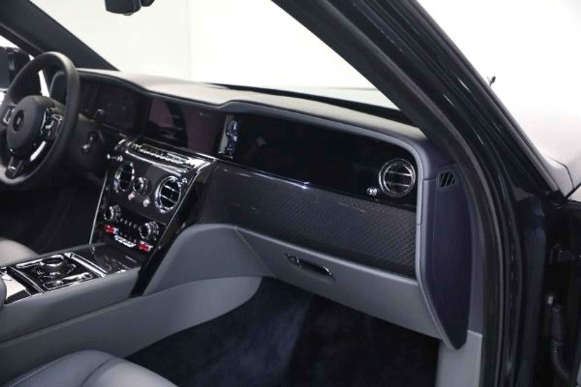 mph021_218664837_Used_2025_Rolls_Royce_Black_Badge_Cullinan_febf39aa4c