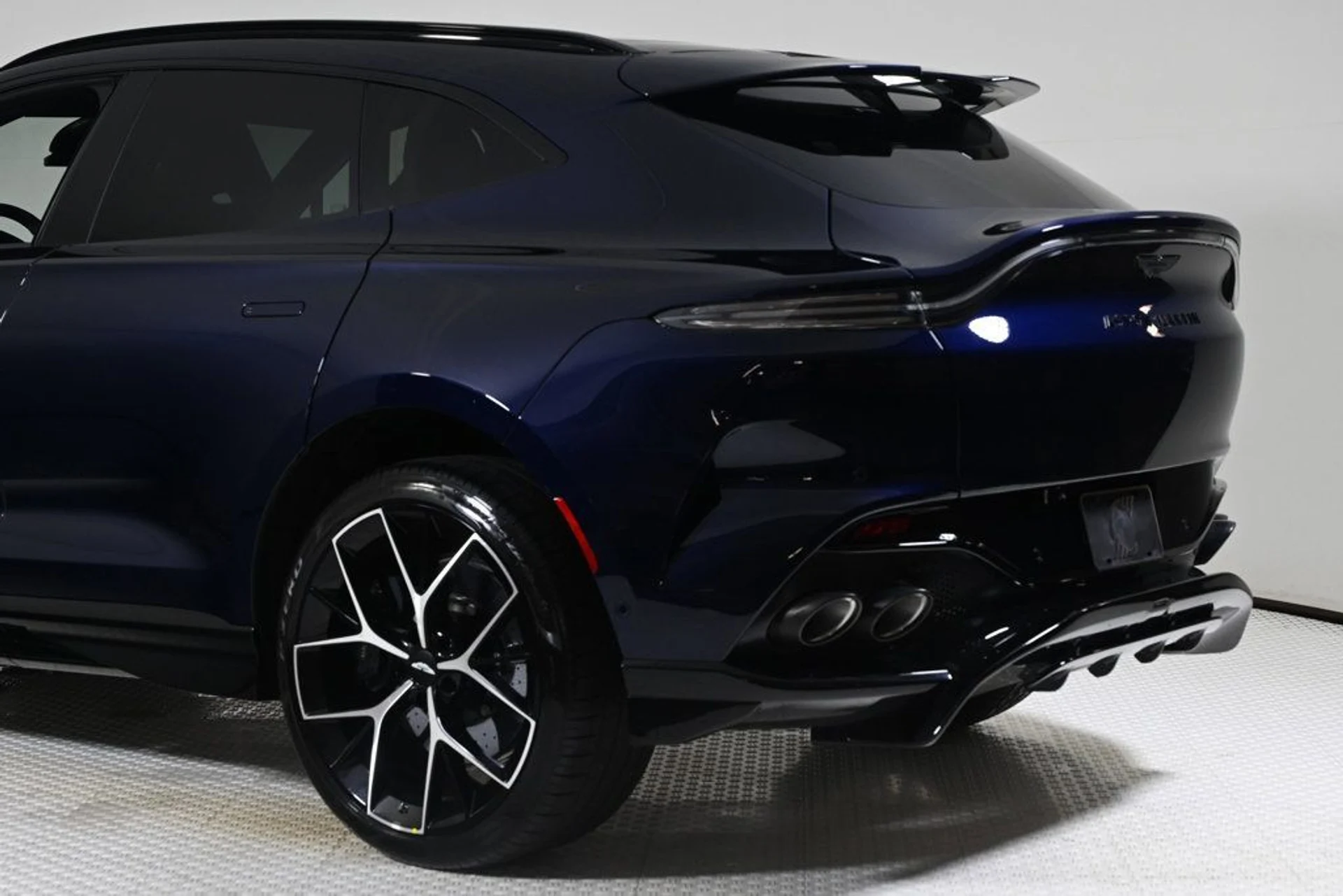 mph021_2199340560_new_2026_aston_martin_dbx_707awd_11350_22970164_22_1024_c21c4d4c8a