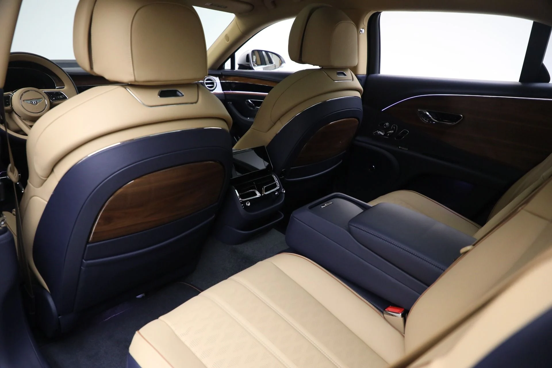 mph021_2209703654_New_2025_Bentley_Flying_Spur_Mulliner_7fa81fe04d